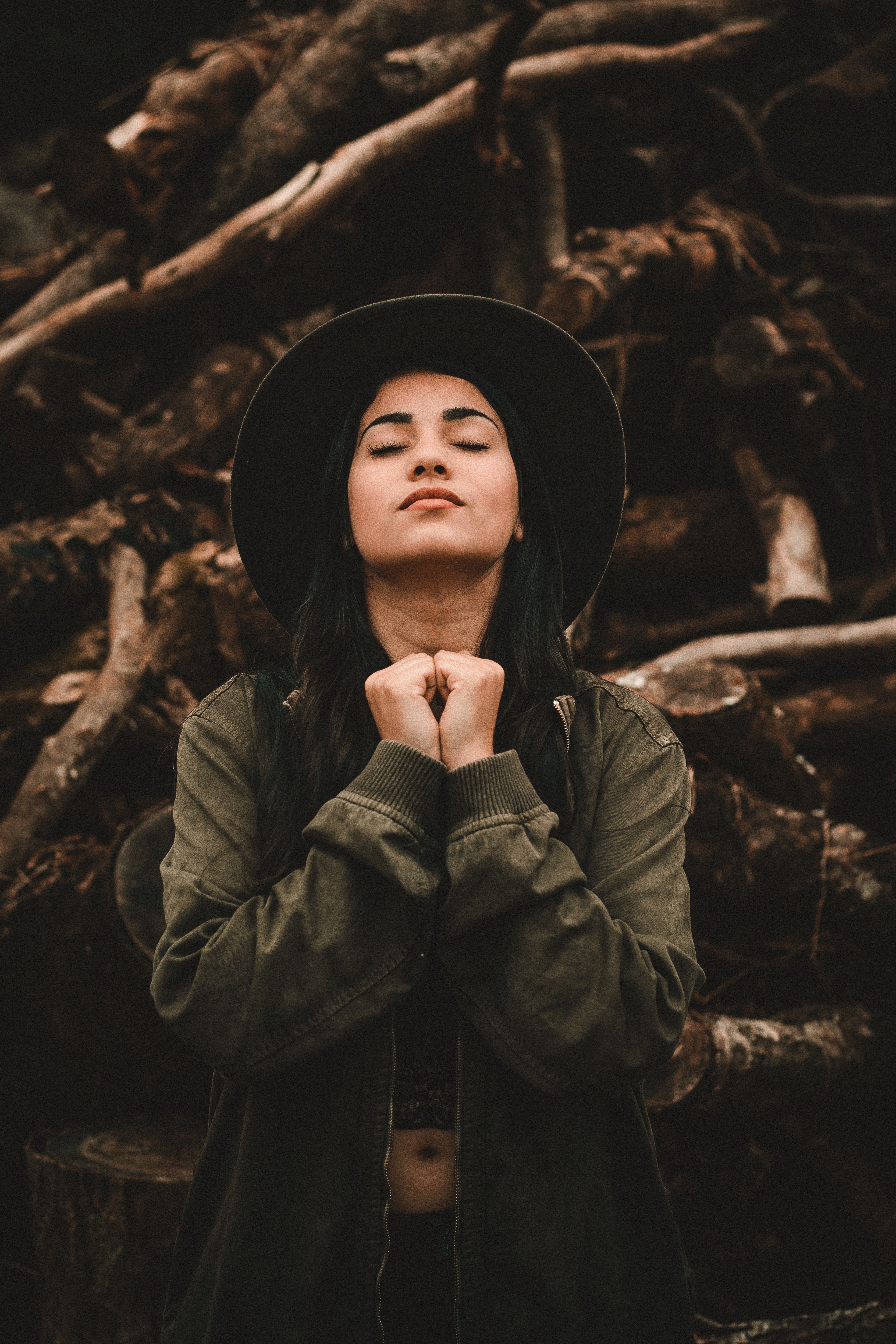 woman wearing a hat hopefully holding her hands and praying, hoping and praying 4k, Phone HD Wallpaper