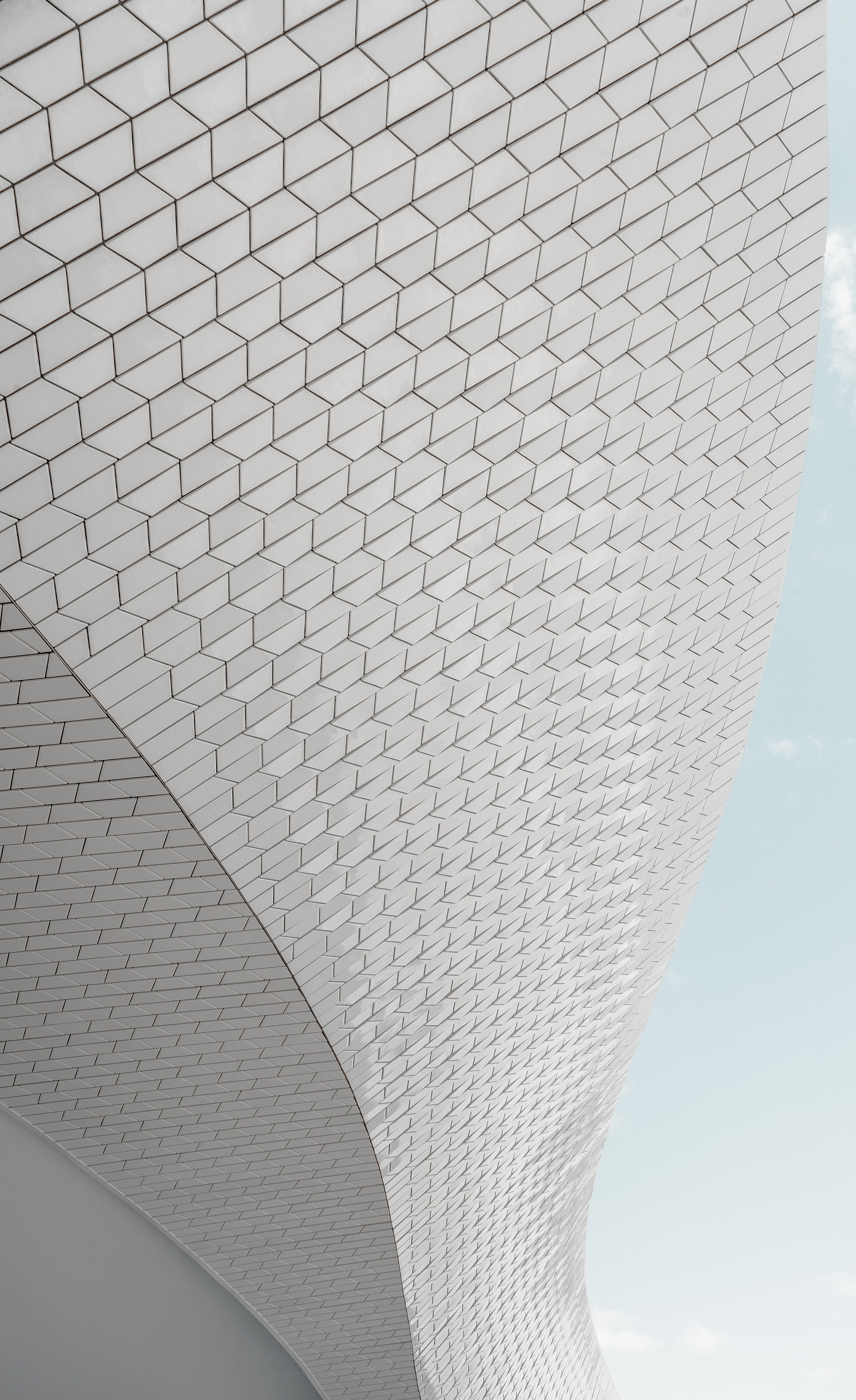 a long curving white facade against a pale blue sky, minimal white curving facade 4k, Phone HD Wallpaper