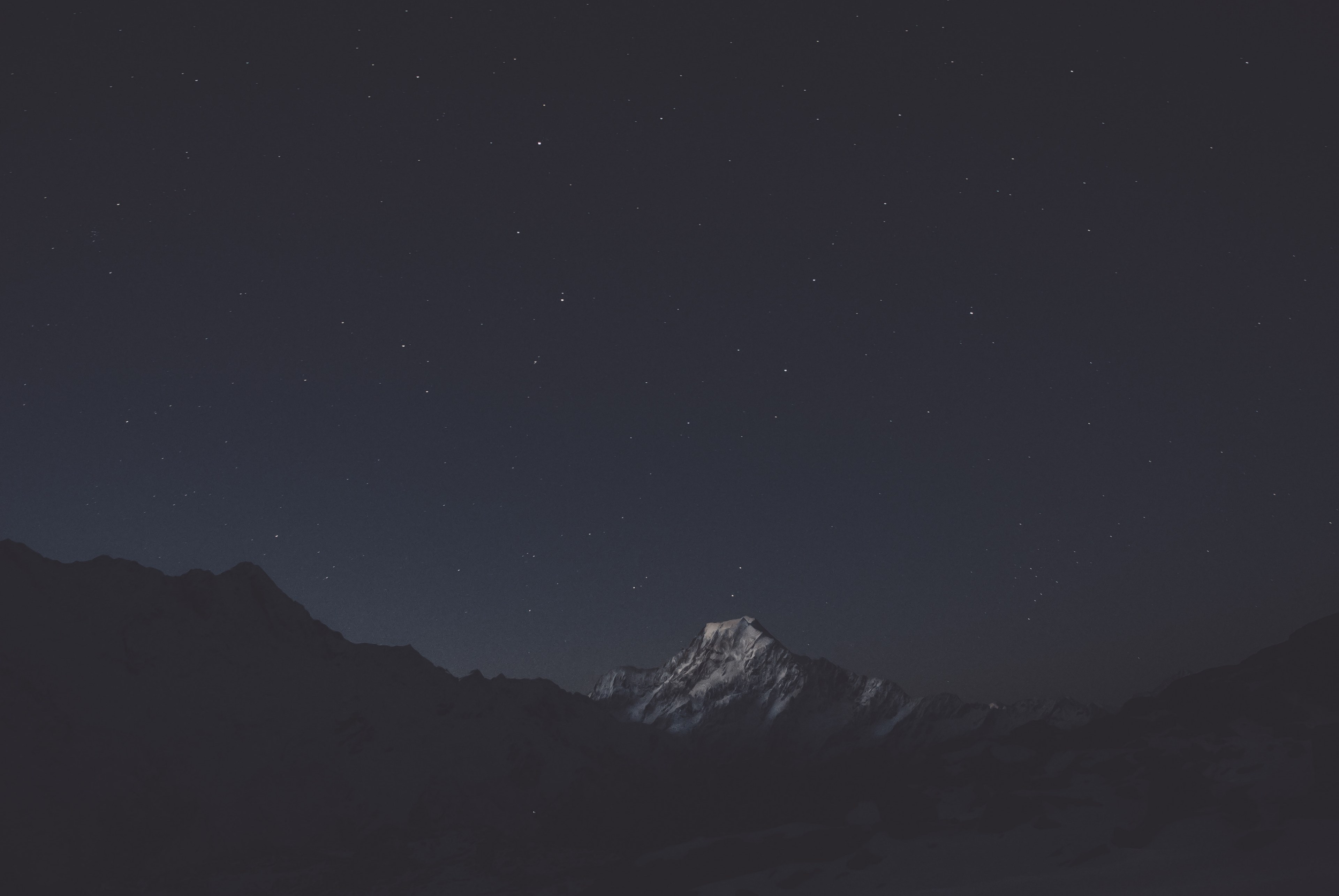 night sky over a snow capped mountain in aorakimount cook national park, aoraki king of the mountains 4k, HD Wallpaper