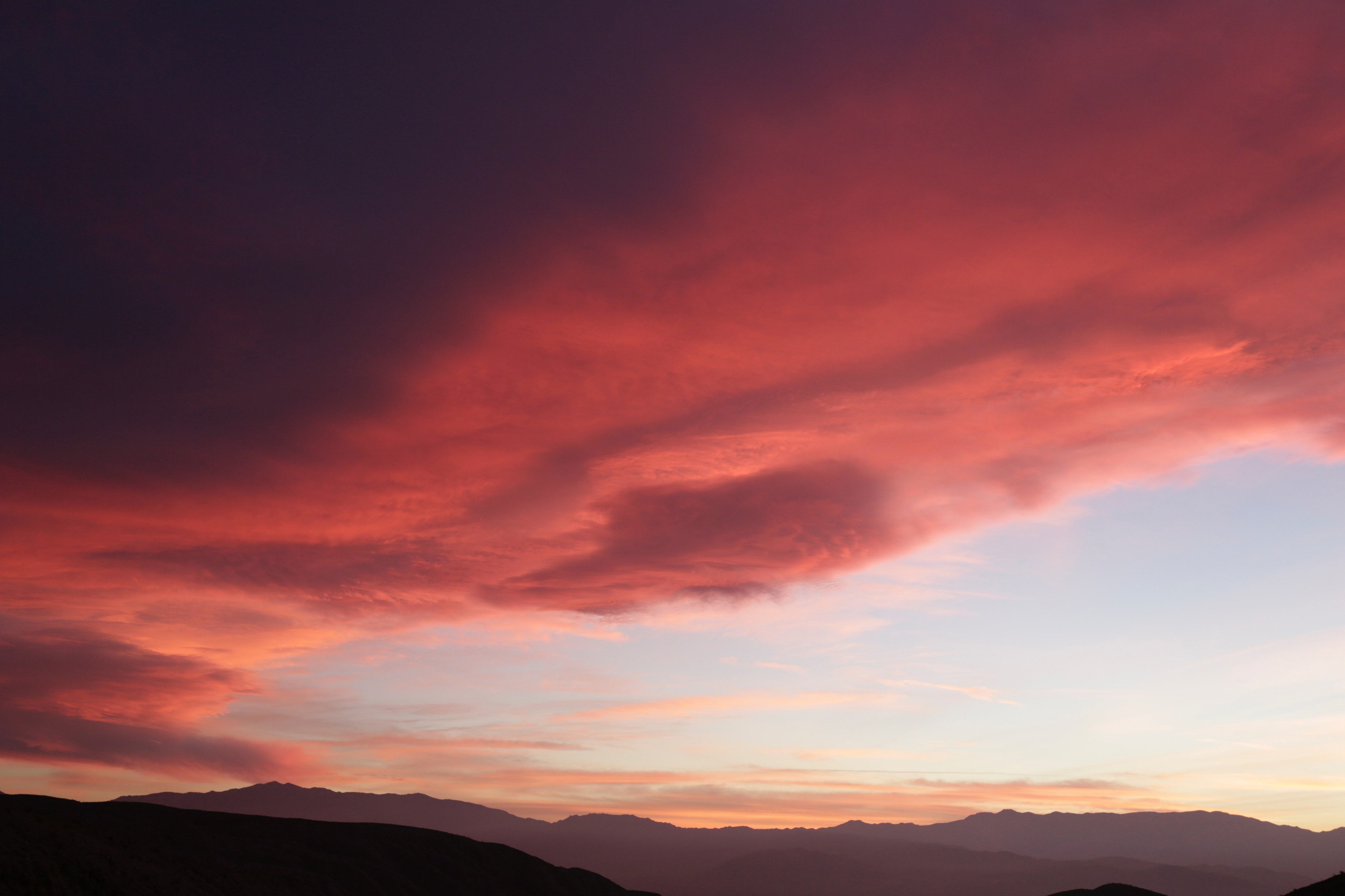 colorful clouds in the palm desert sky at dusk, sunset in the desert 4k, HD Wallpaper