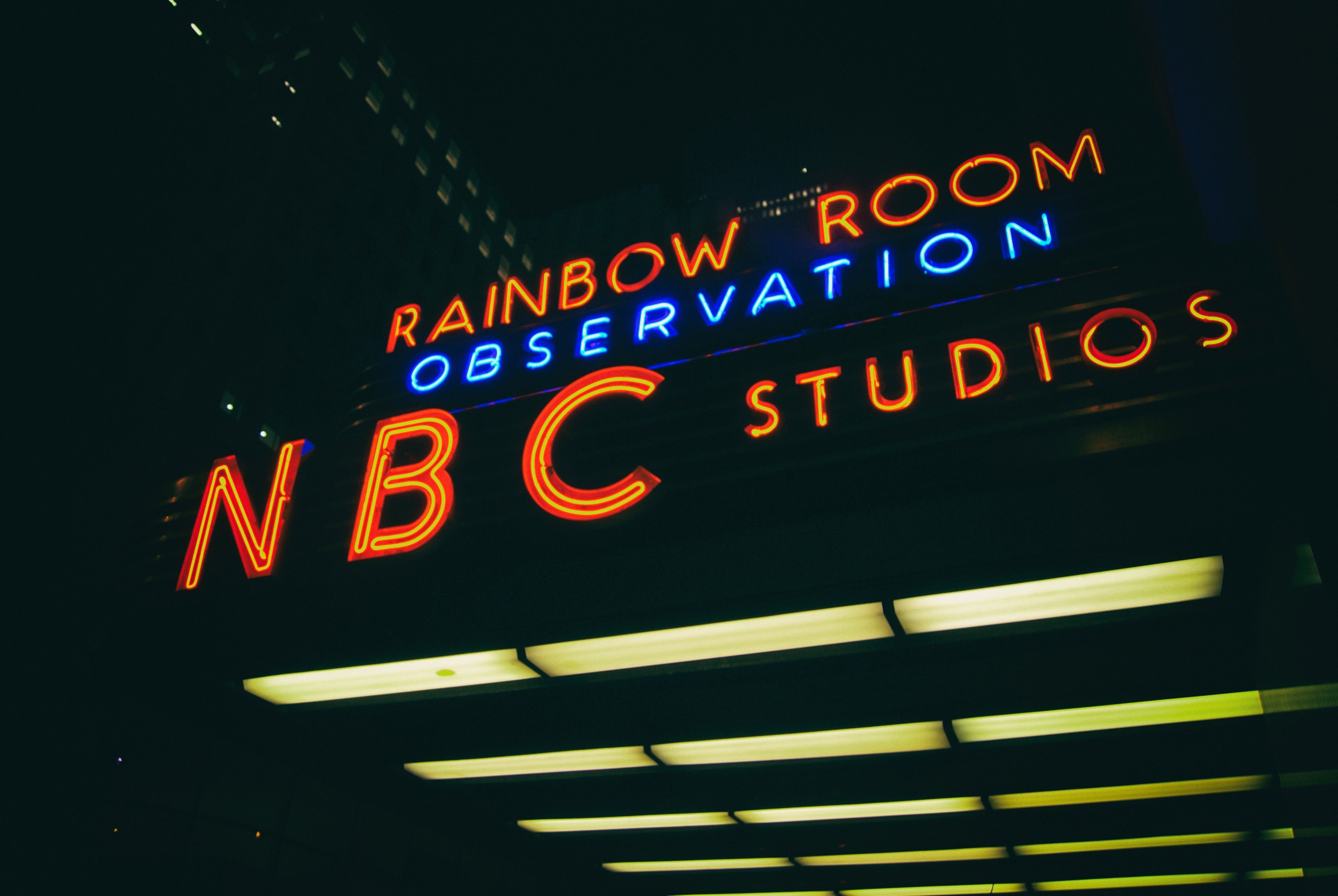 glowing nbc studios blue and red neon sign on building in new york city, nbc studios 4k, HD Wallpaper
