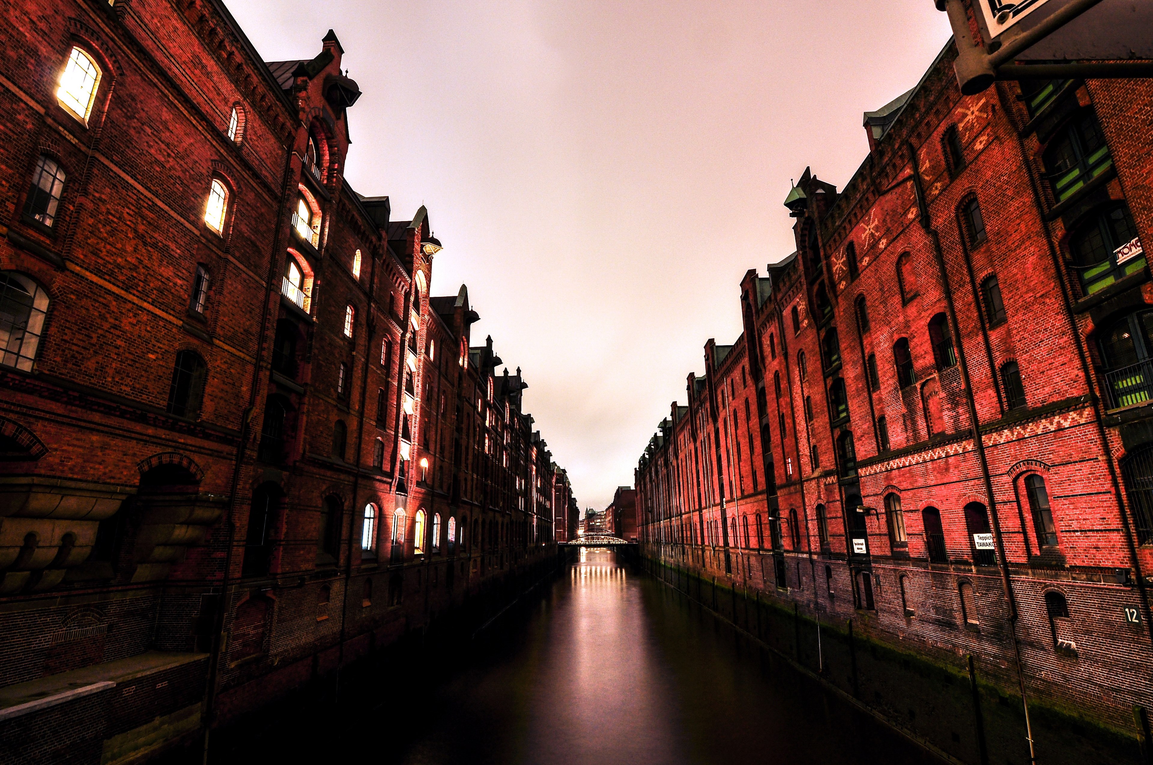 speicherstadt by night 4k, HD Wallpaper