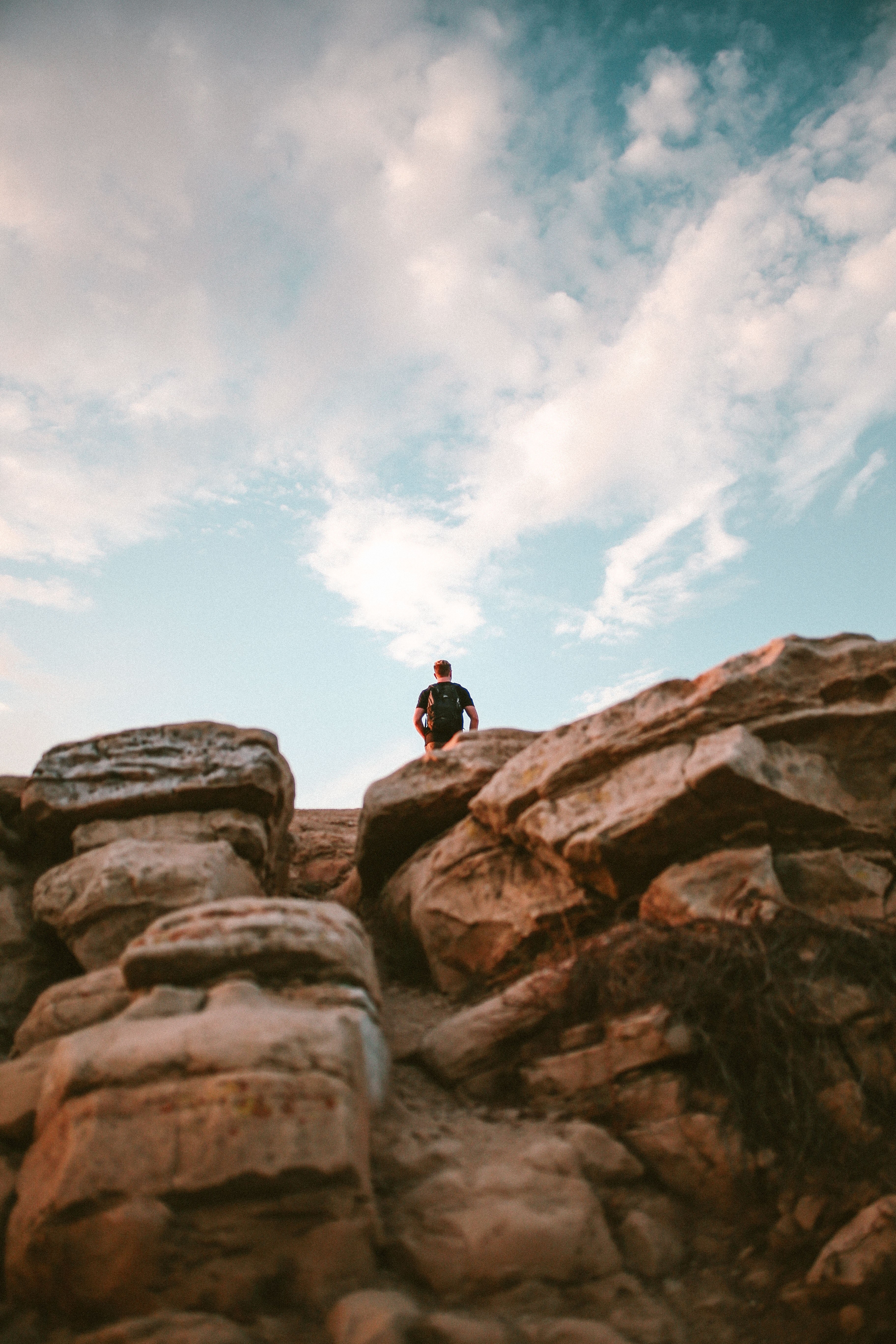 mountain rock hike and cliff hd, 4k, Phone HD Wallpaper