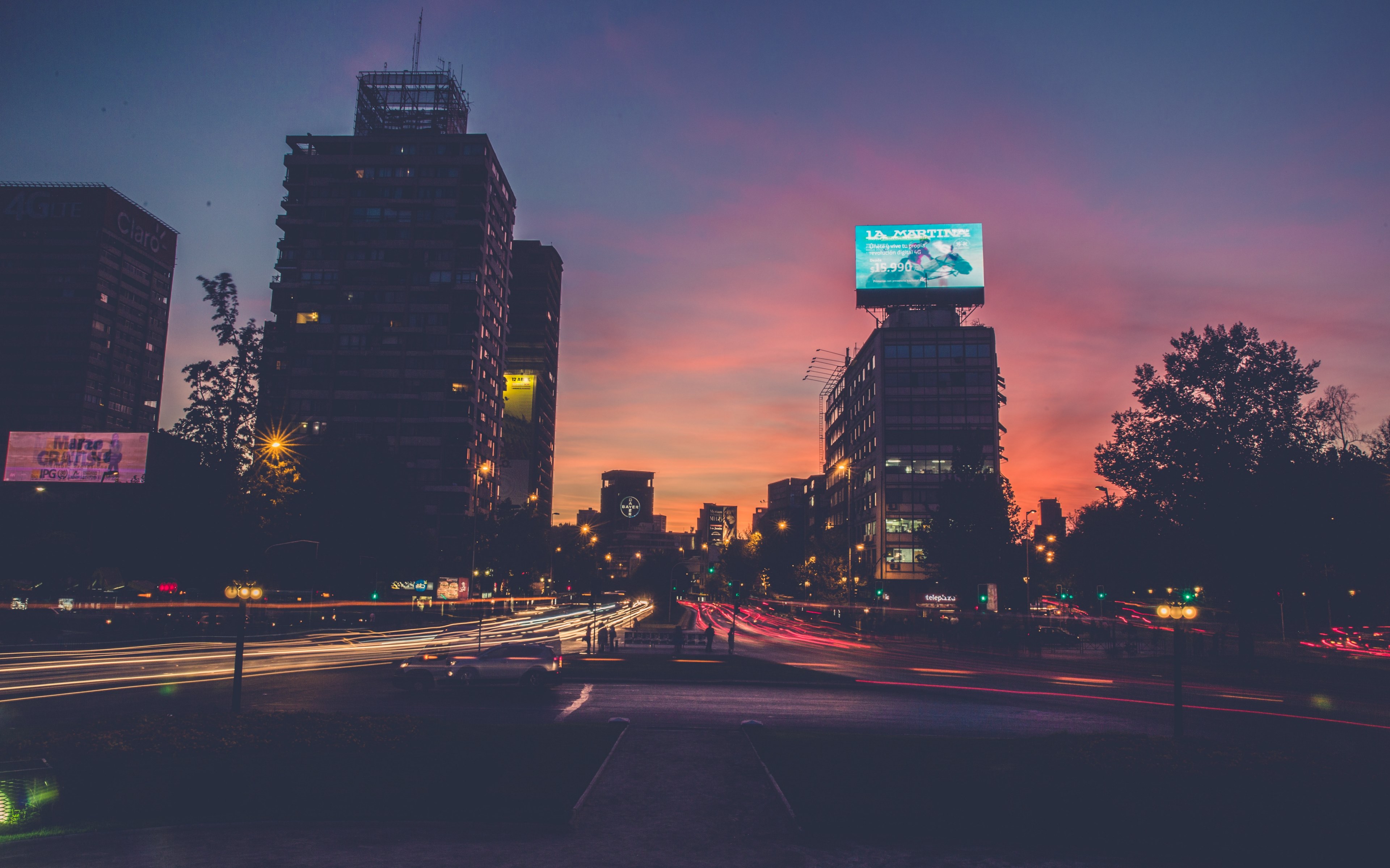 santiago cars at night long exposure with sun setting in the background, sunset traffic in santiago 4k, HD Wallpaper