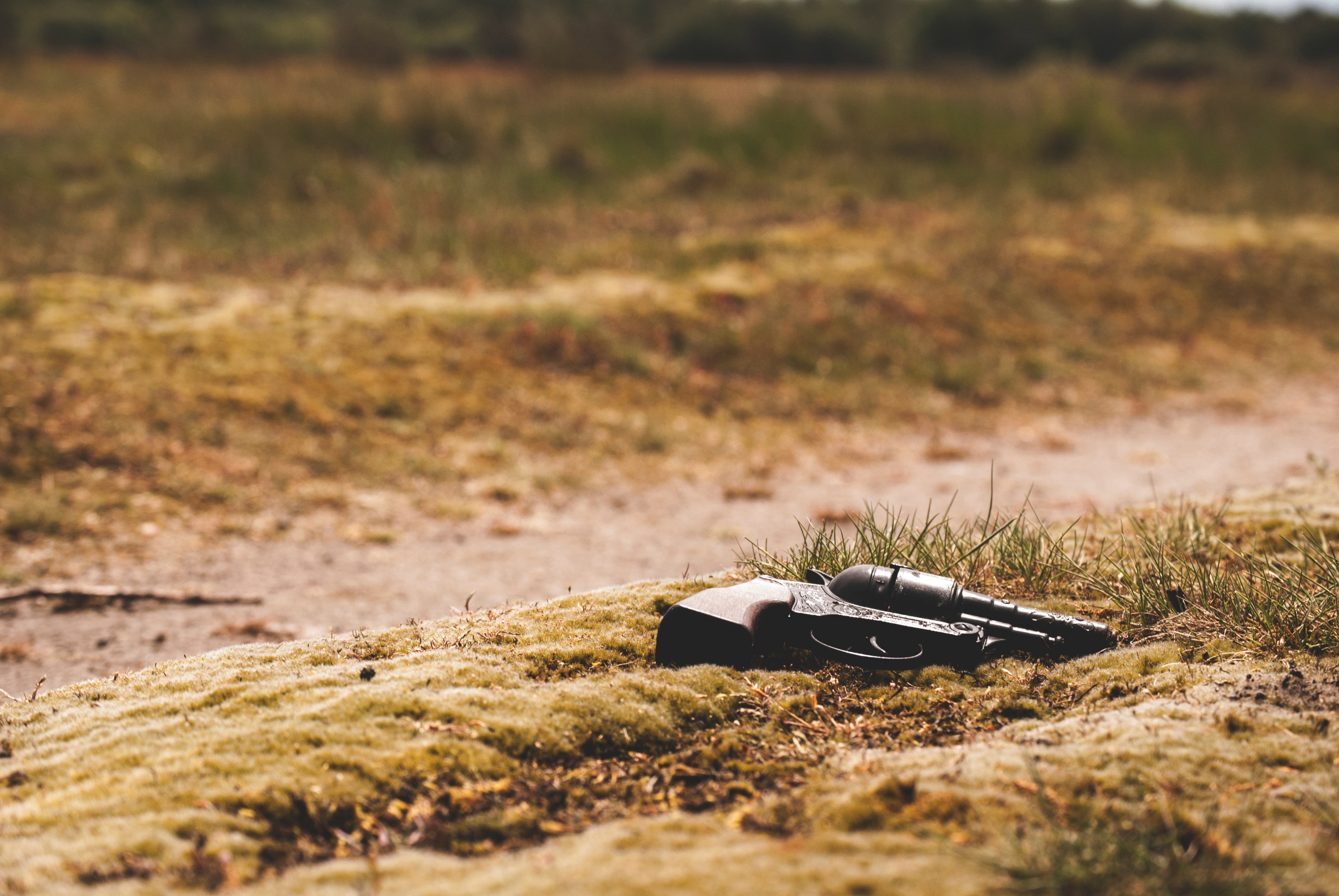 gun grass field and dirt 4k, HD Wallpaper