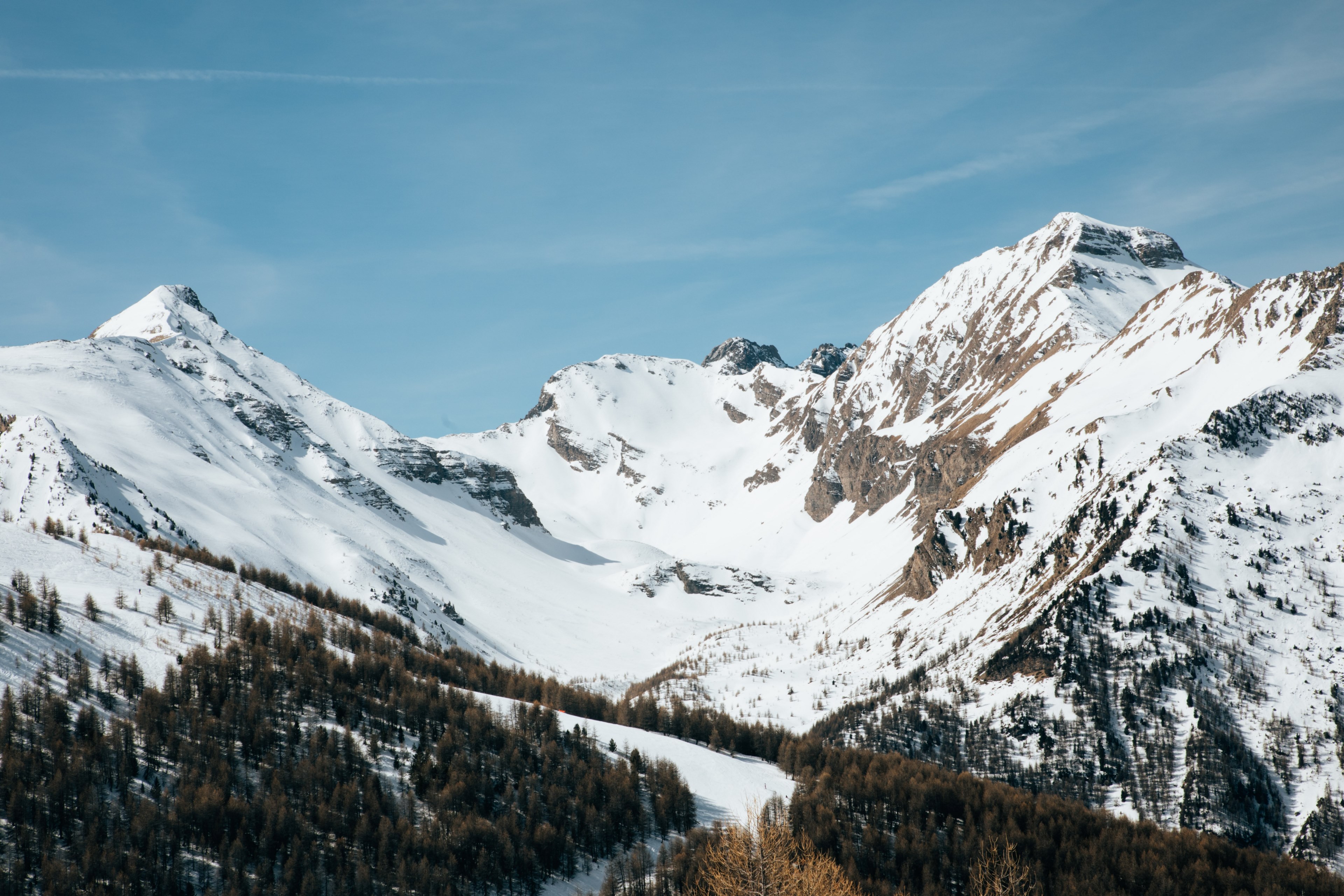mountain slopes under a snow blanket in les orres, snow covered les orres slopes 4k, HD Wallpaper