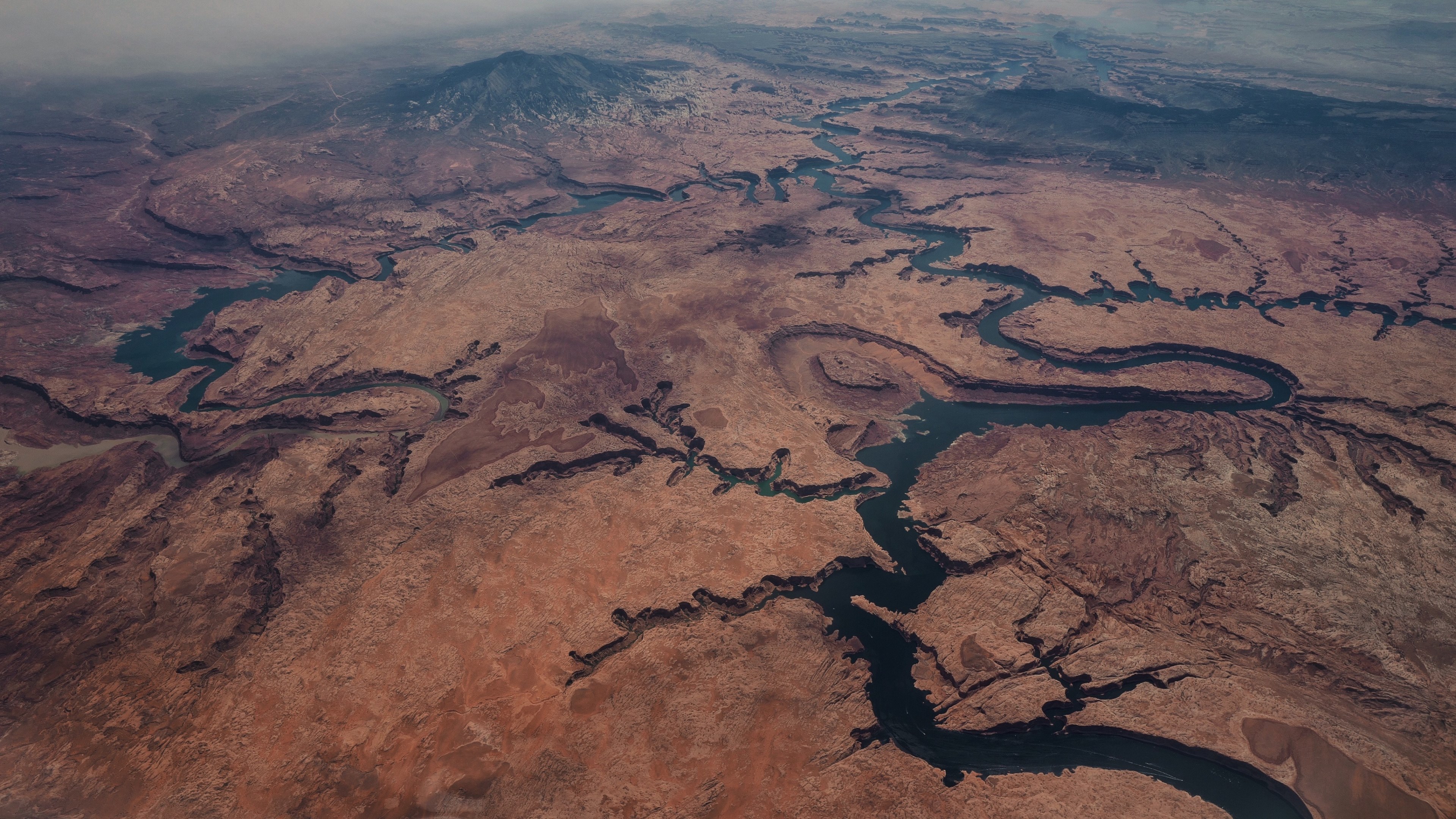 aerial drone shot of dark rivers winding in desert terrain, winding rivers below 4k, HD Wallpaper