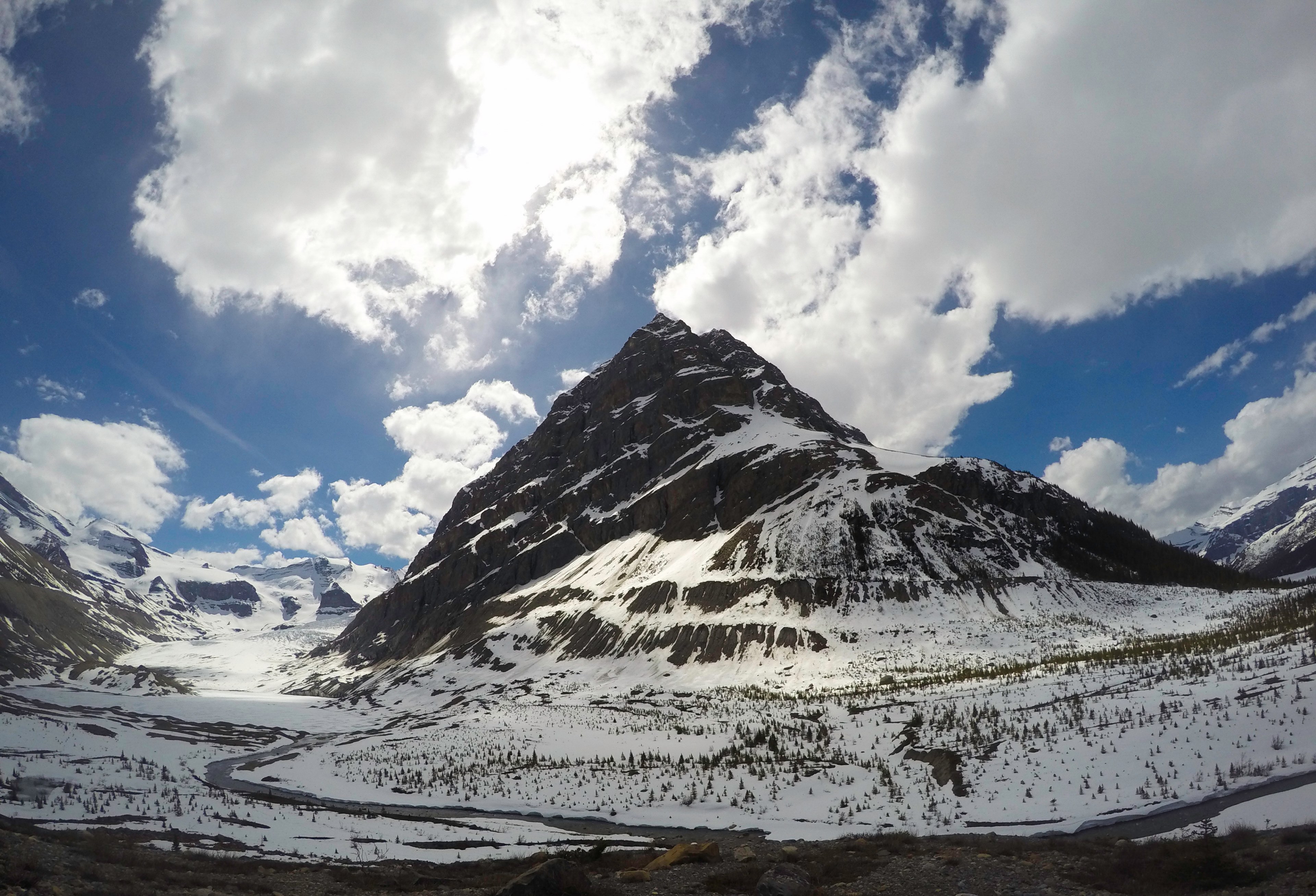 fluffy clouds flit past the snowy rocky valley of mount robson, clouds across mount robson valley 4k, HD Wallpaper