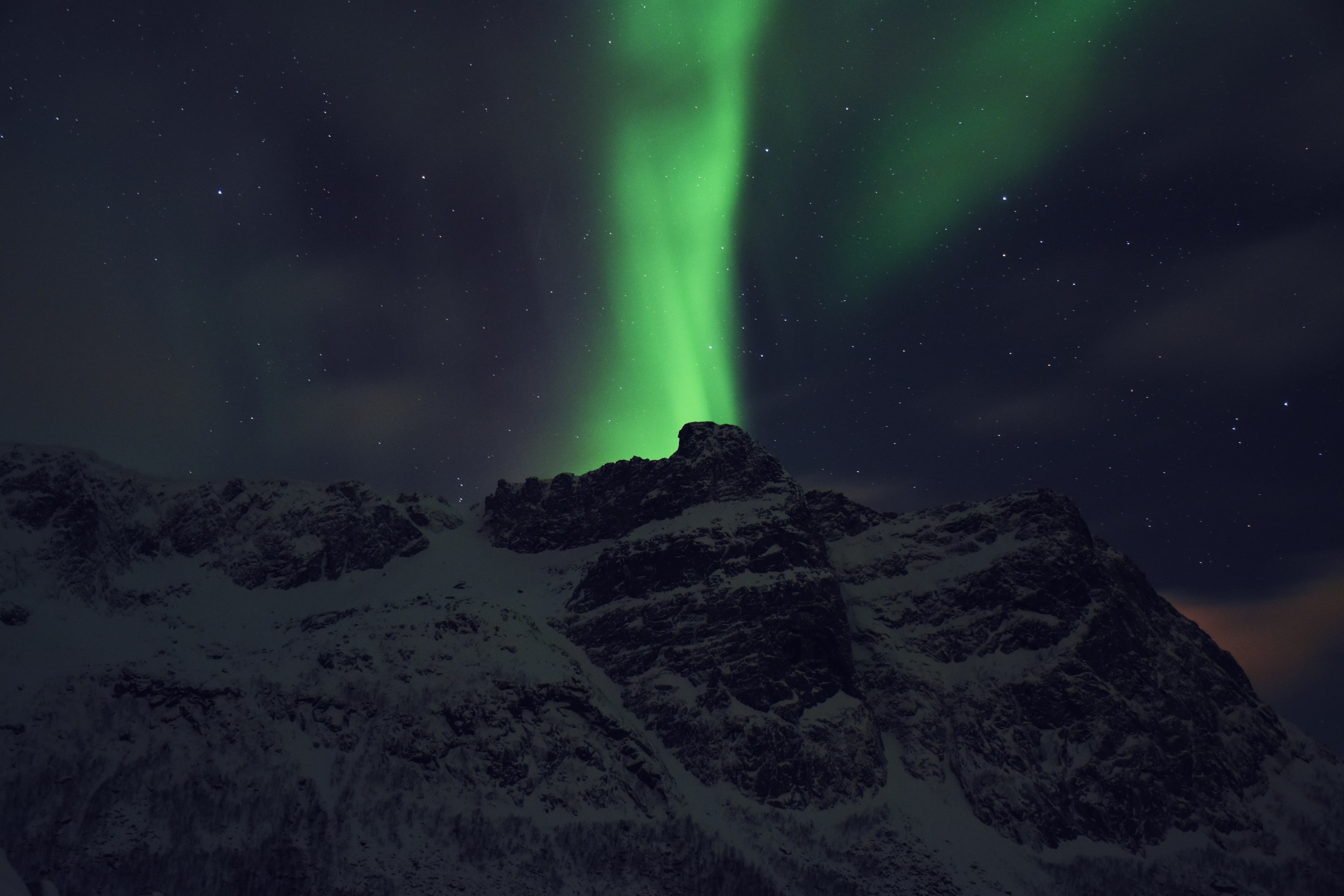 green northern lights rises above snow covered mountains in troms, green northern lights troms 4k, HD Wallpaper