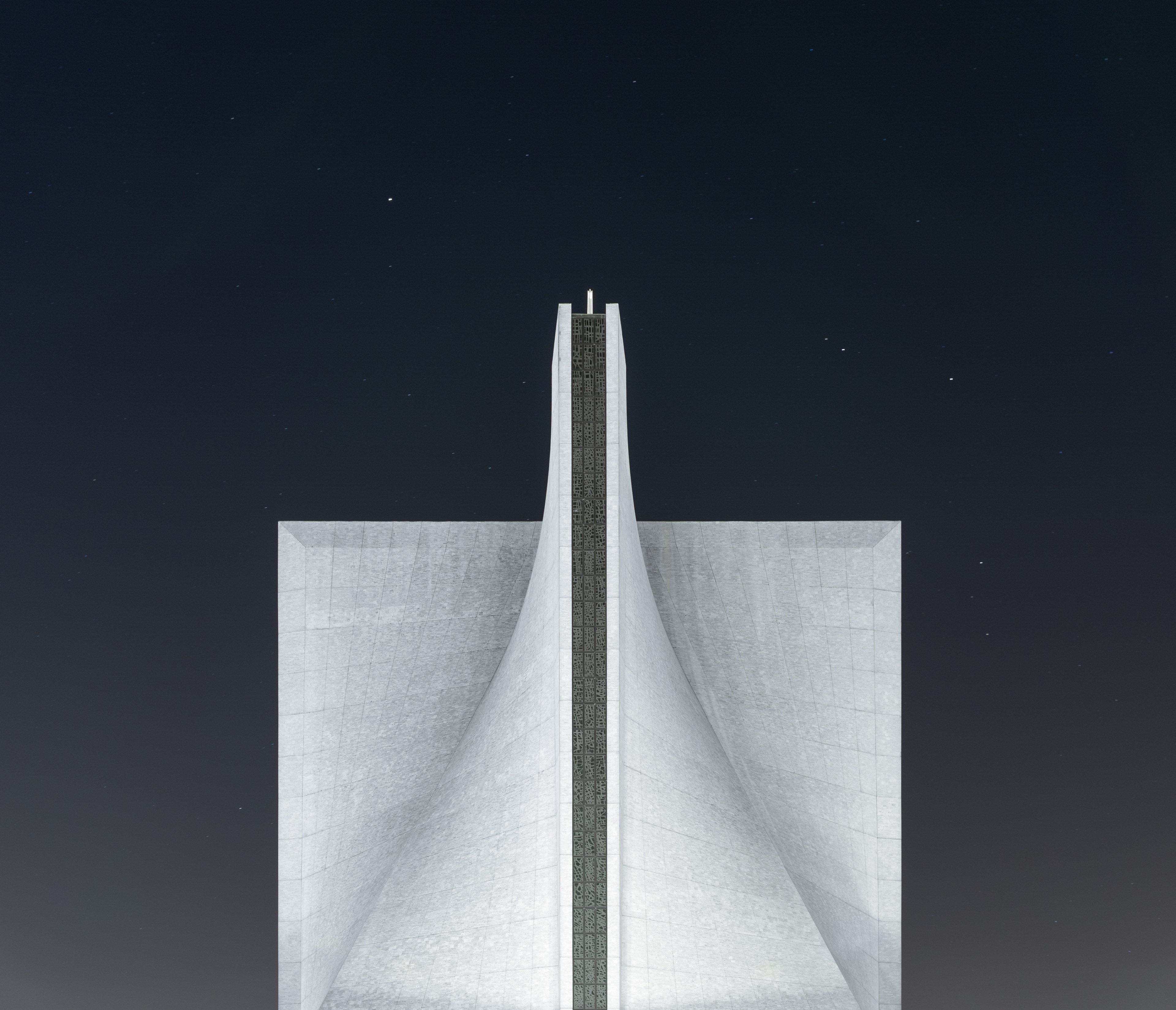 a modern white saddle roof of a cathedral in san francisco on a starry night, white modern cathedral 4k, HD Wallpaper