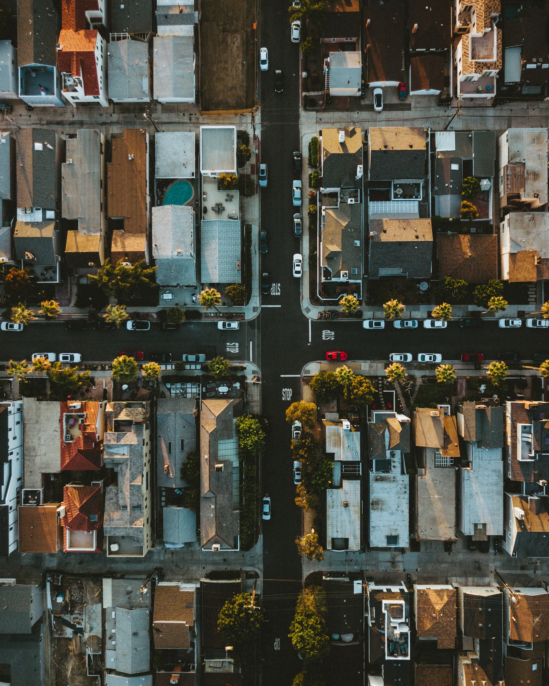 drone view of a street intersection in a suburb at corona del mar, city streets 4k, Phone HD Wallpaper