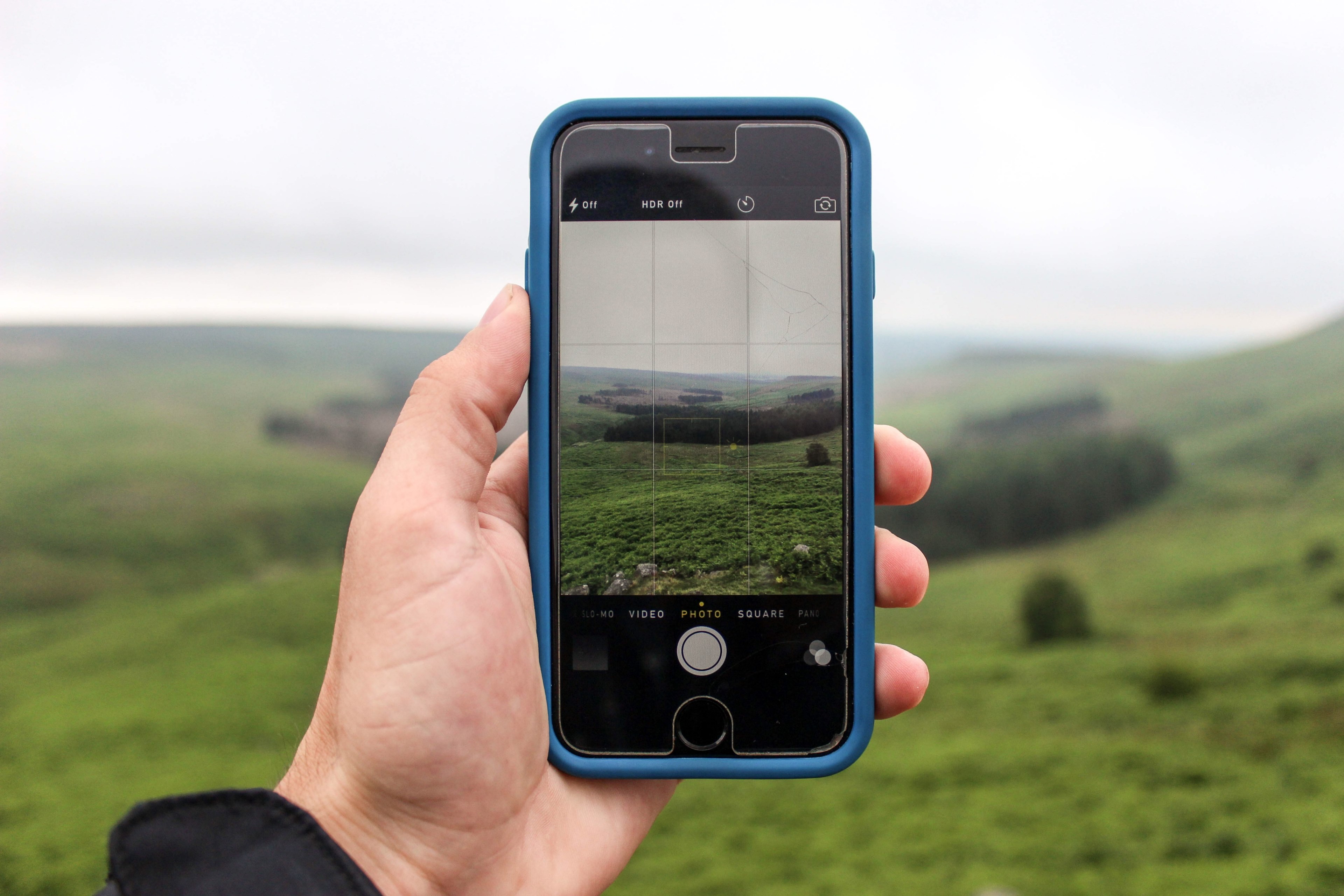 hand phone england and greenery 4k, HD Wallpaper