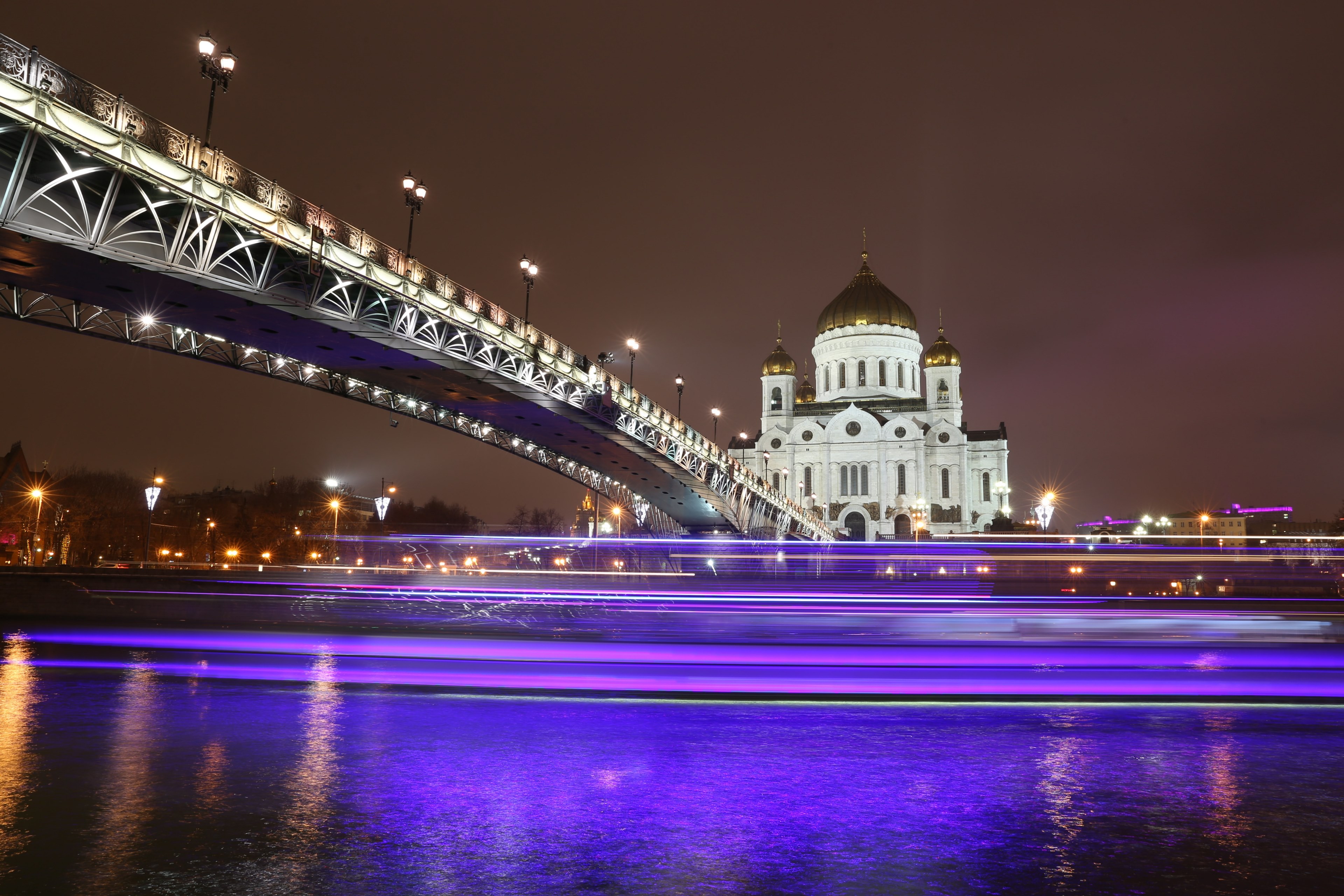 water glows purple below an ornate bridge and building, ornate architecture 4k, HD Wallpaper