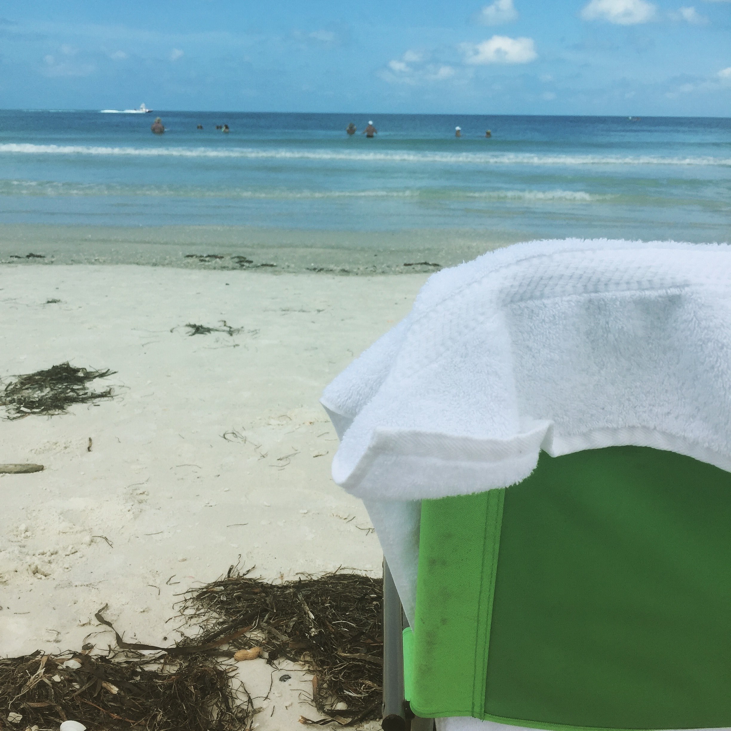 relax sea beach chair and beach 4k, HD Wallpaper