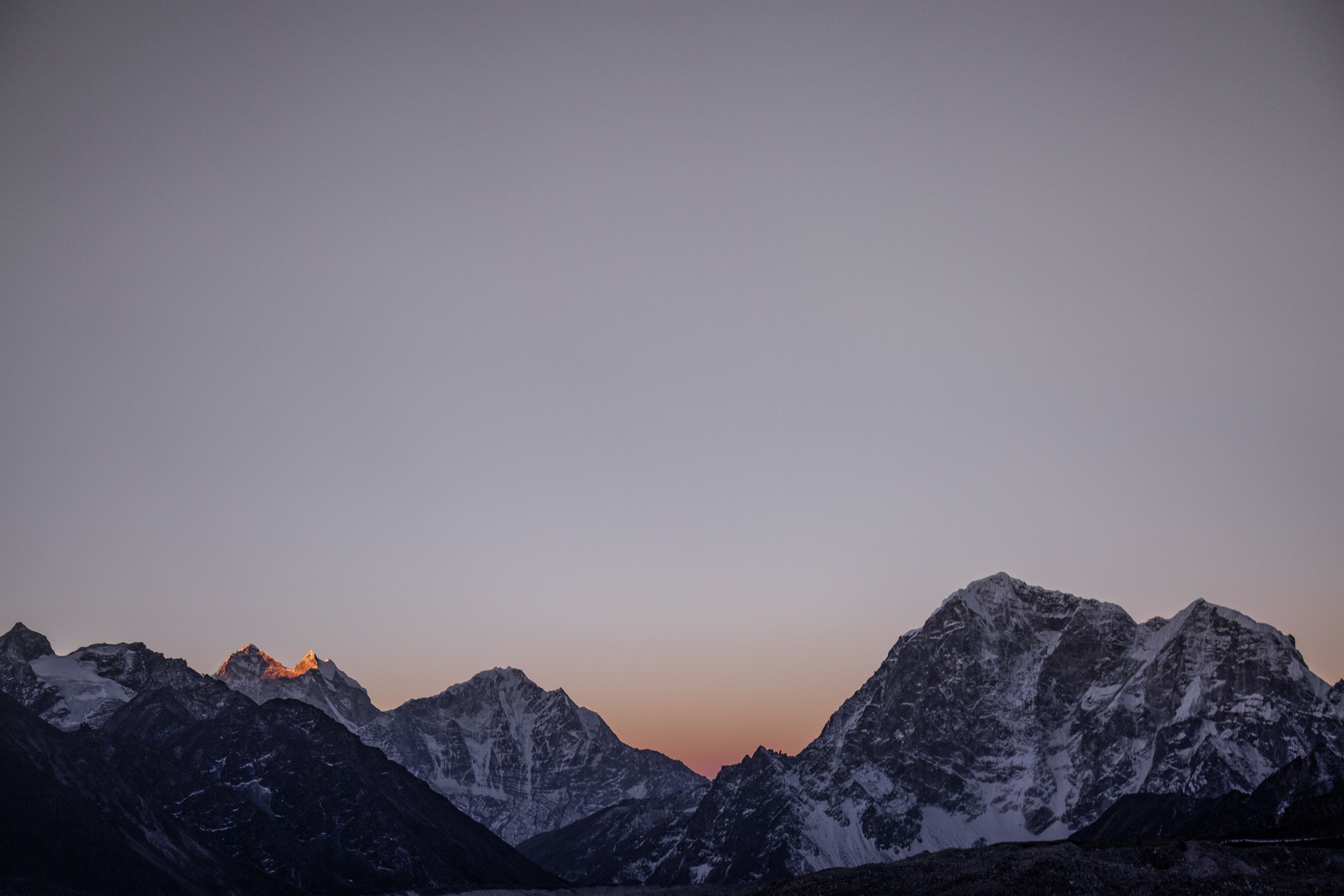 tall himalayan mountains with sharp peaks against a pale gray sky, rising sun 4k, HD Wallpaper