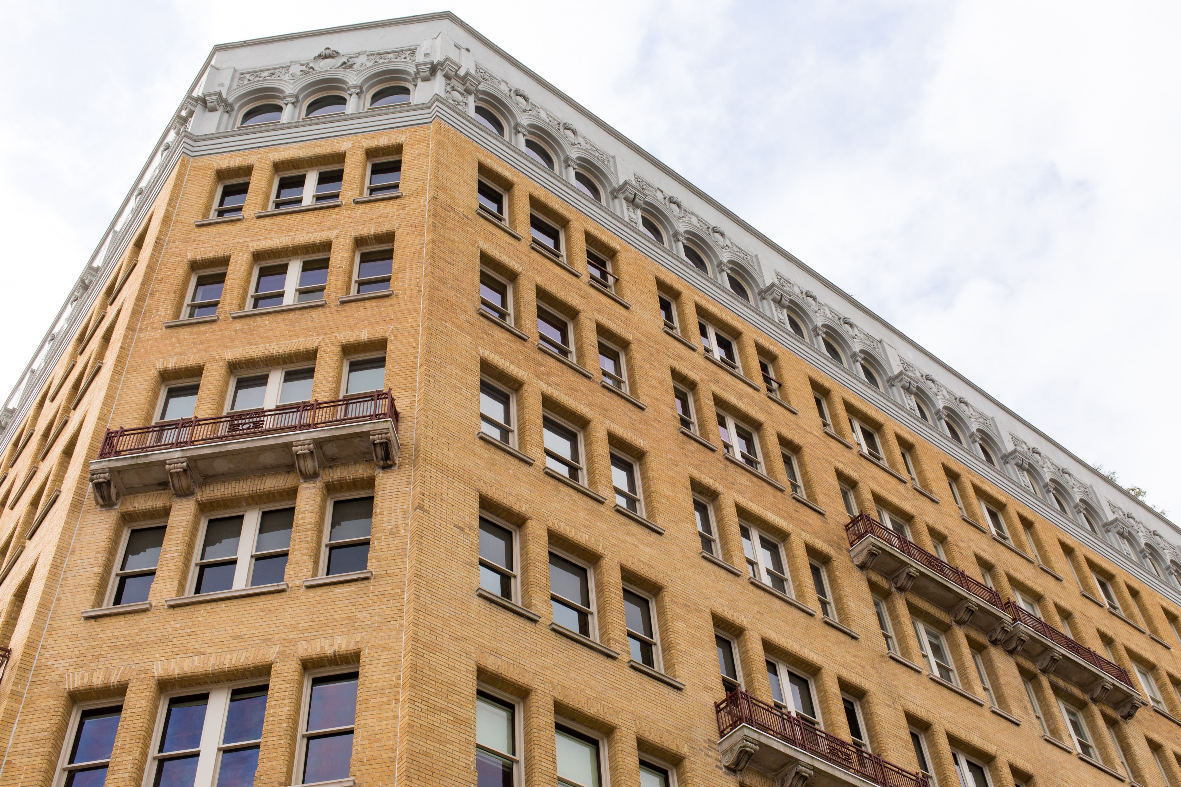 building window architecture and balcony 4k, HD Wallpaper