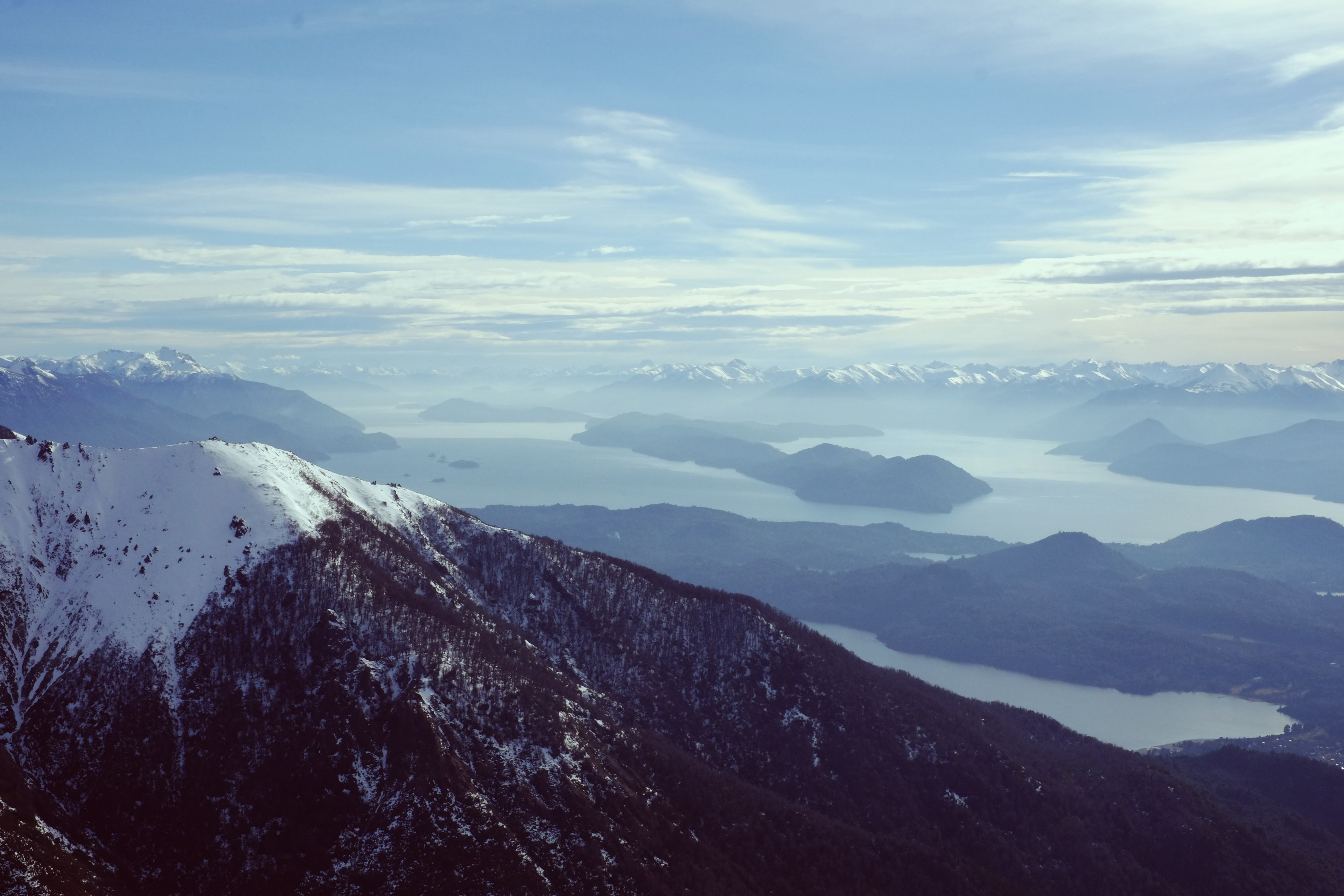 mountain range overlooking the lake on a cloudy day at bariloche, mountains and lake in bariloche 4k, HD Wallpaper
