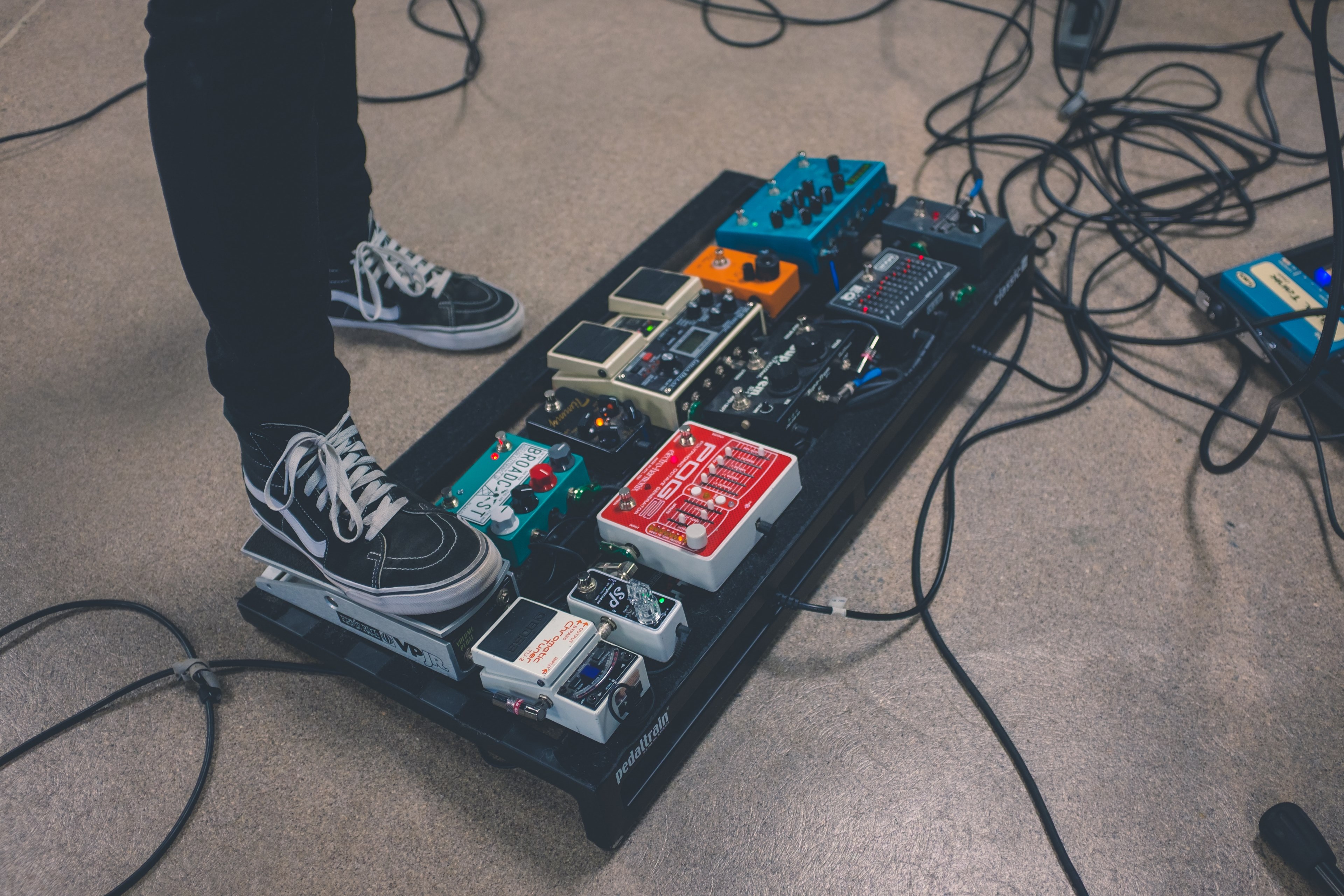 foot pedal musician vans and dj 4k, HD Wallpaper