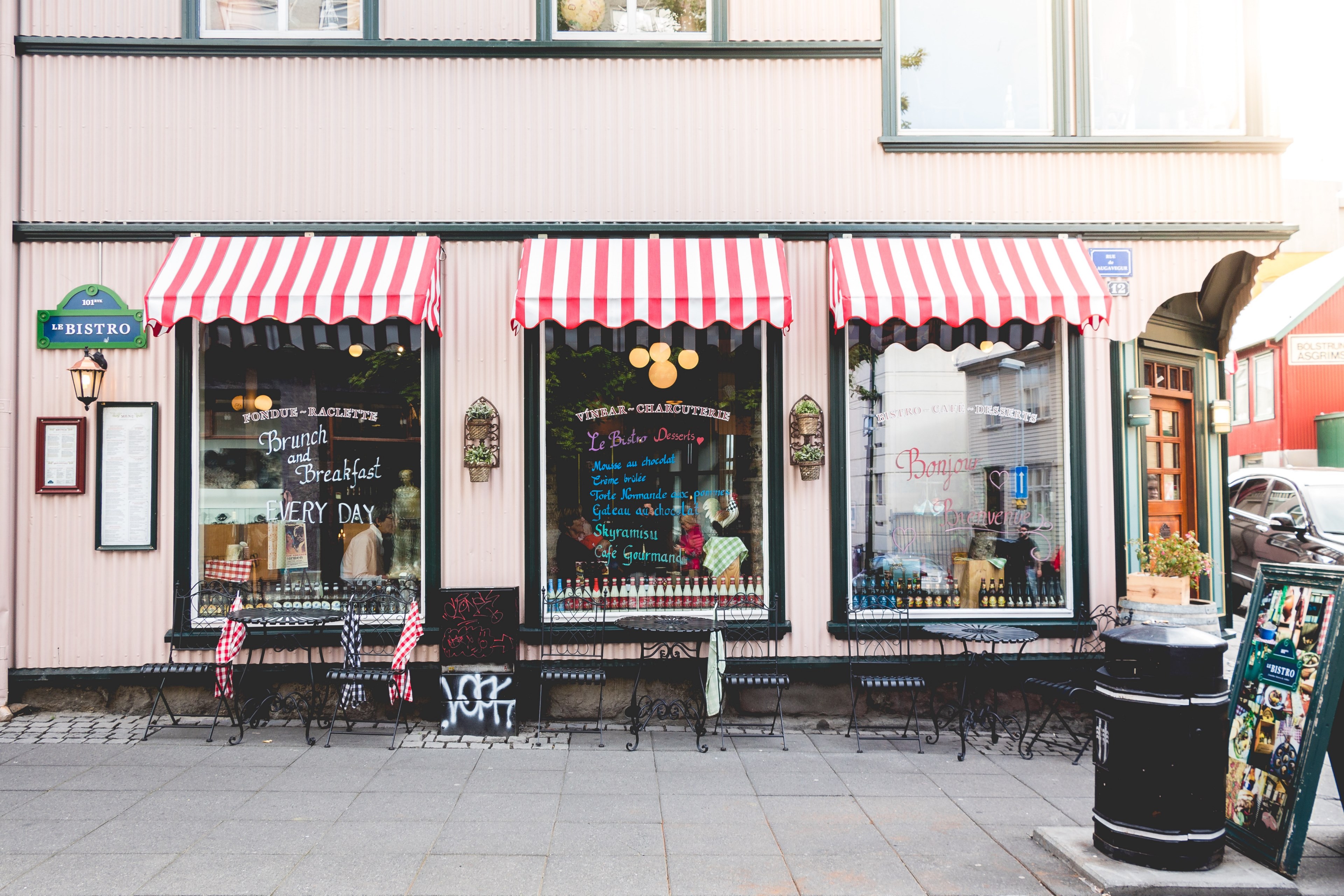 street reykjavik restaurant and city 4k, HD Wallpaper