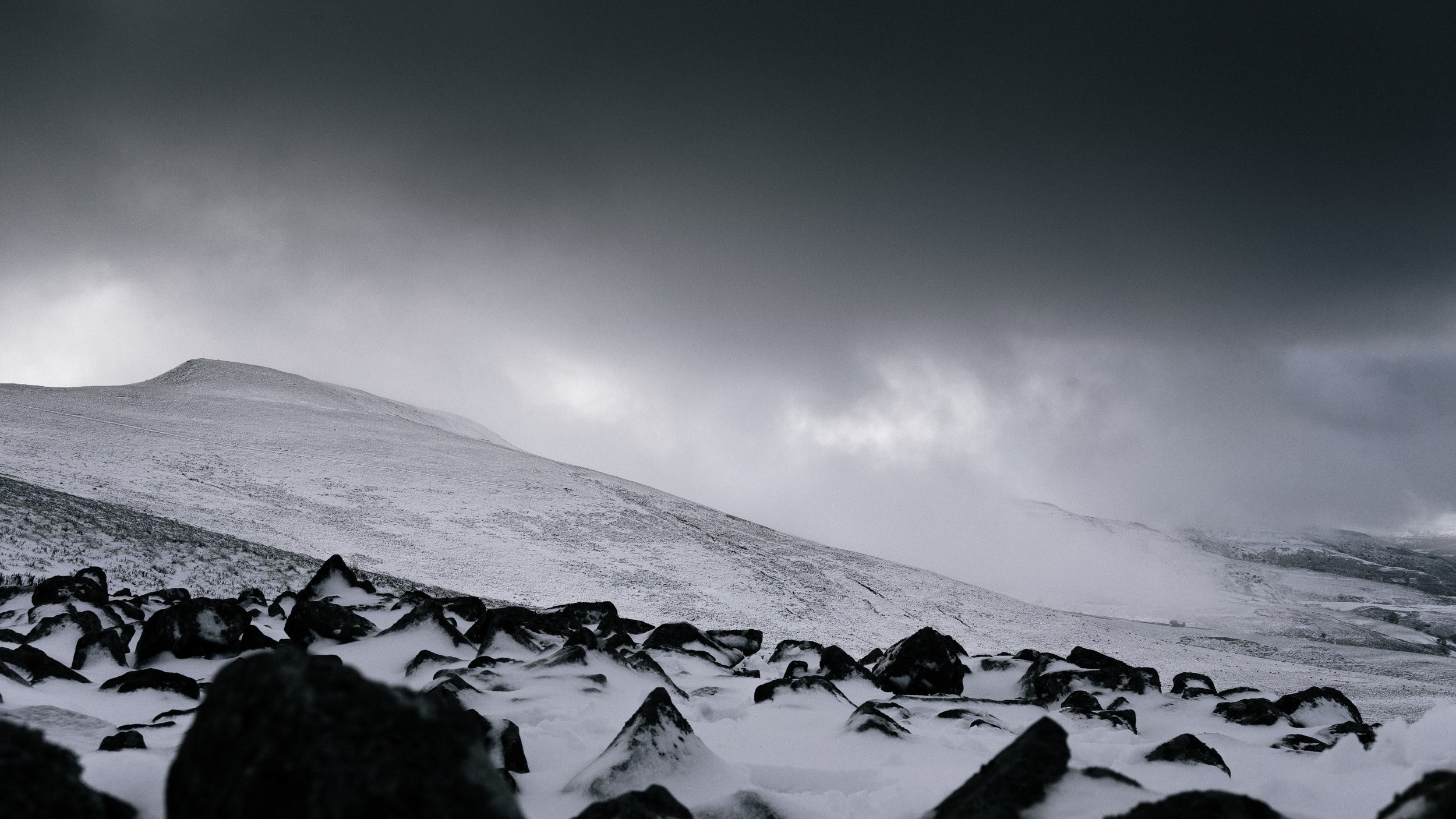 a night time shot of a dark clouded sky above a sloped hill in brecon wales, hell frozen over 4k, HD Wallpaper