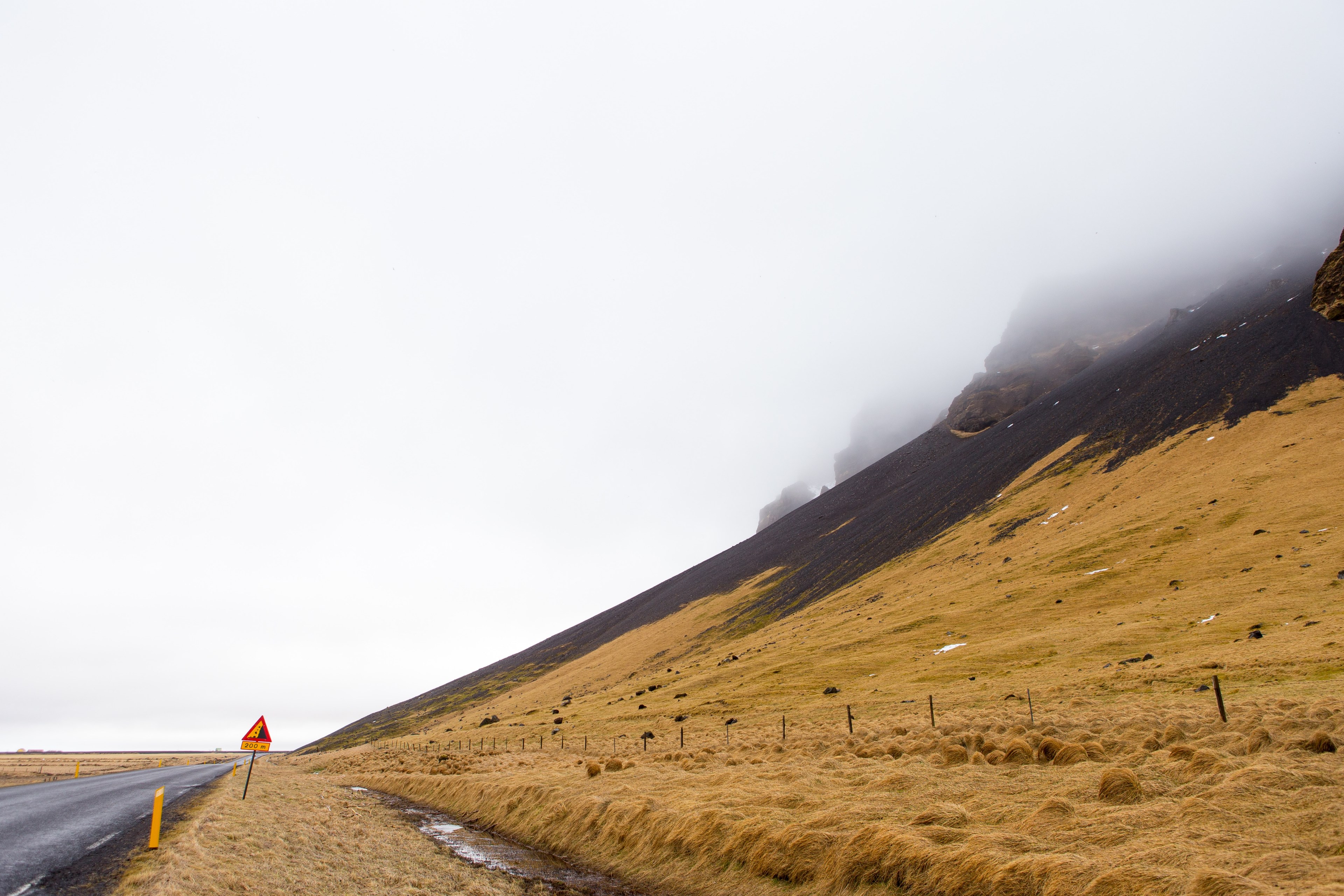road sign mist fog and road 4k, HD Wallpaper