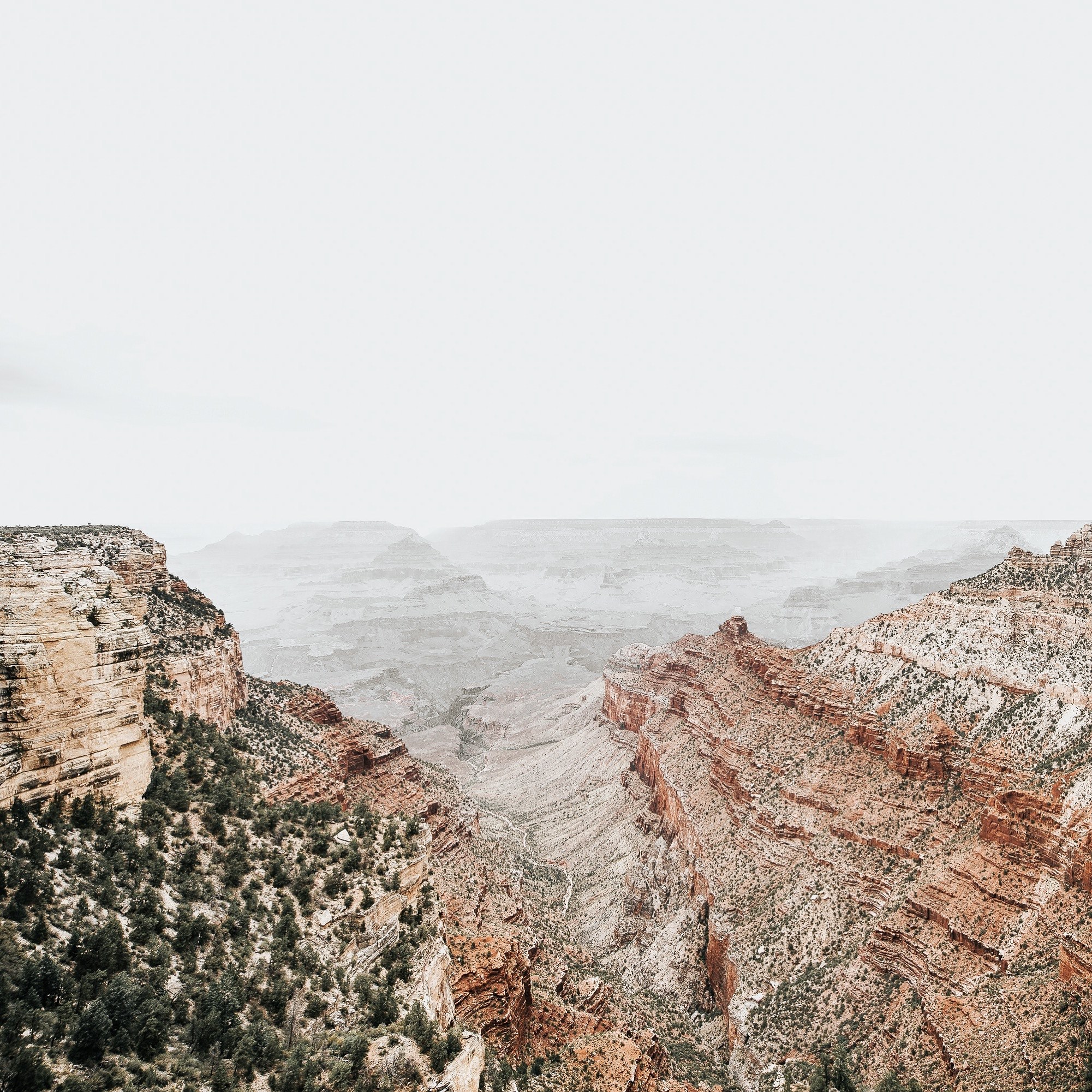 overcast sky over the desert cliffs of grand canyon national park, foggy grand canyon 4k, HD Wallpaper