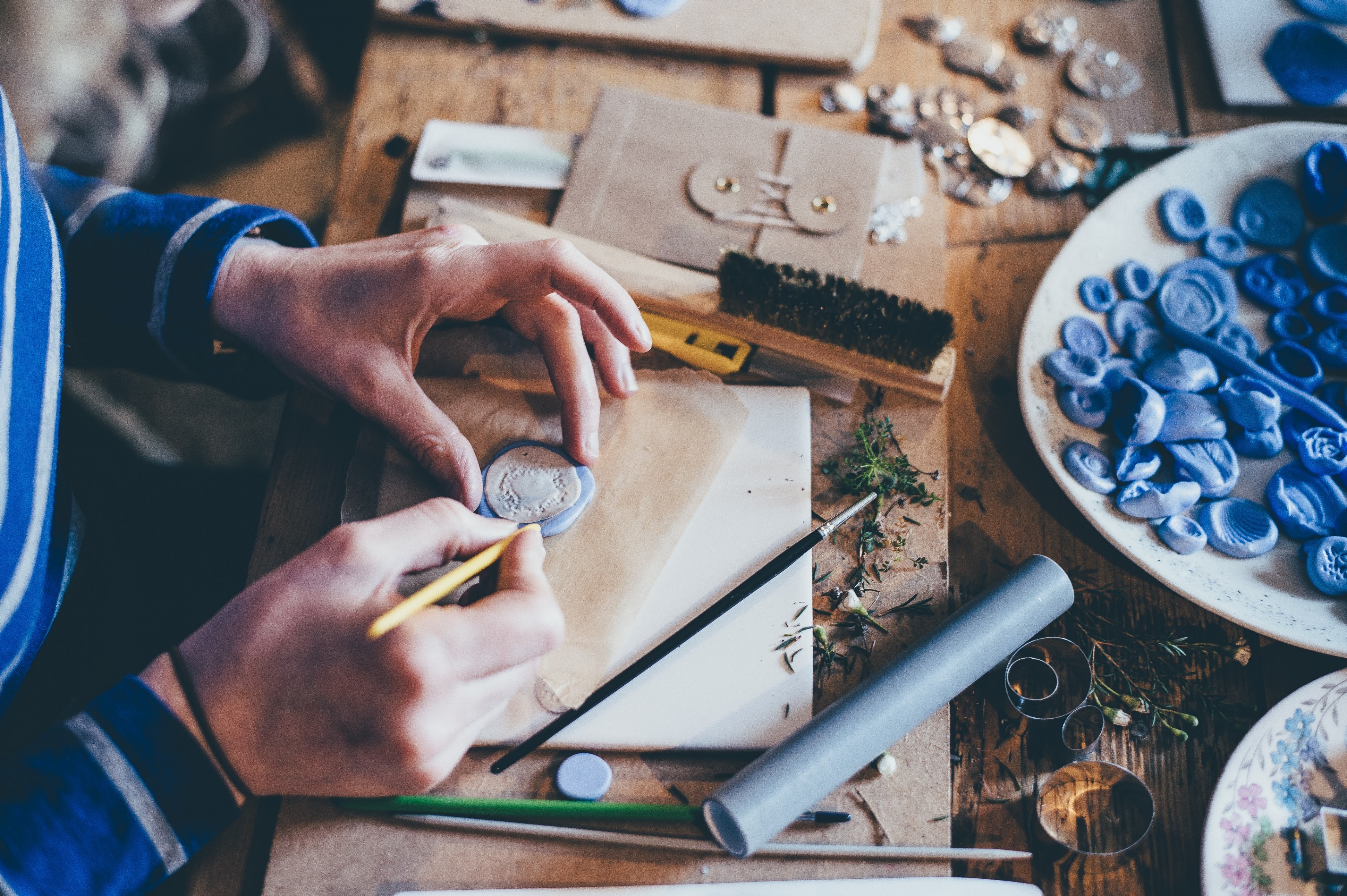 silver jewellery making 4k, HD Wallpaper