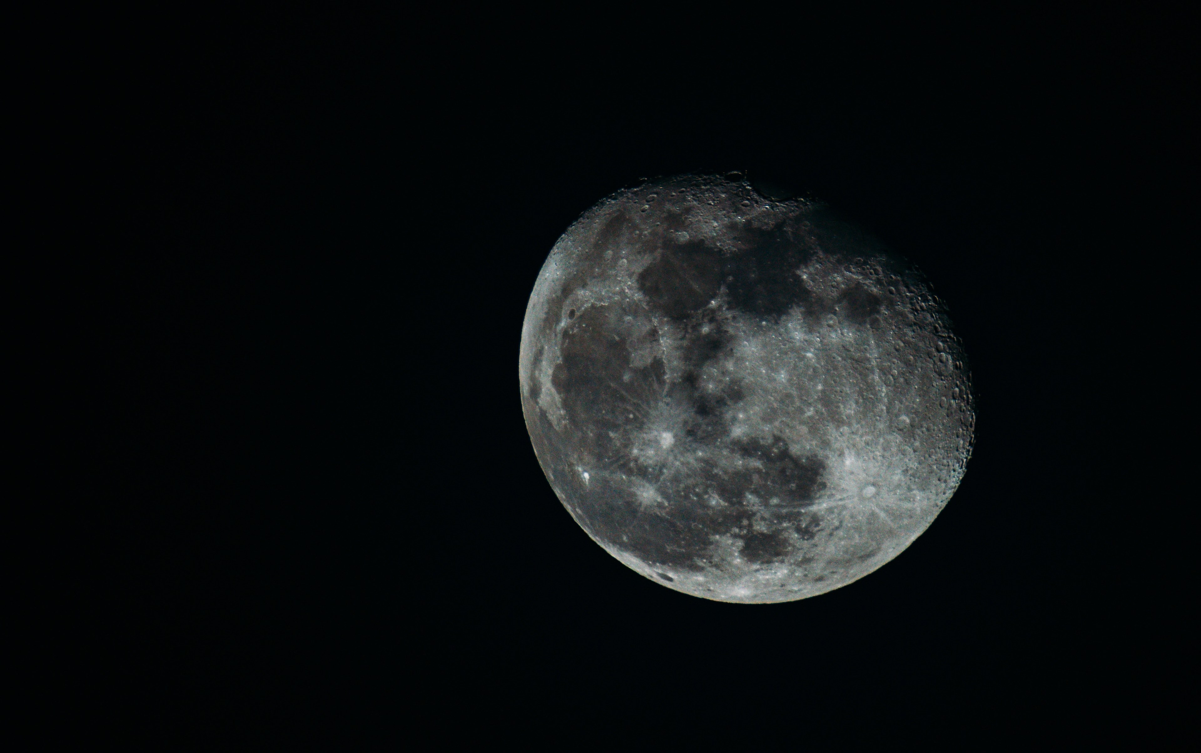 close up of the full moon over cluj napocaromania 4k, HD Wallpaper