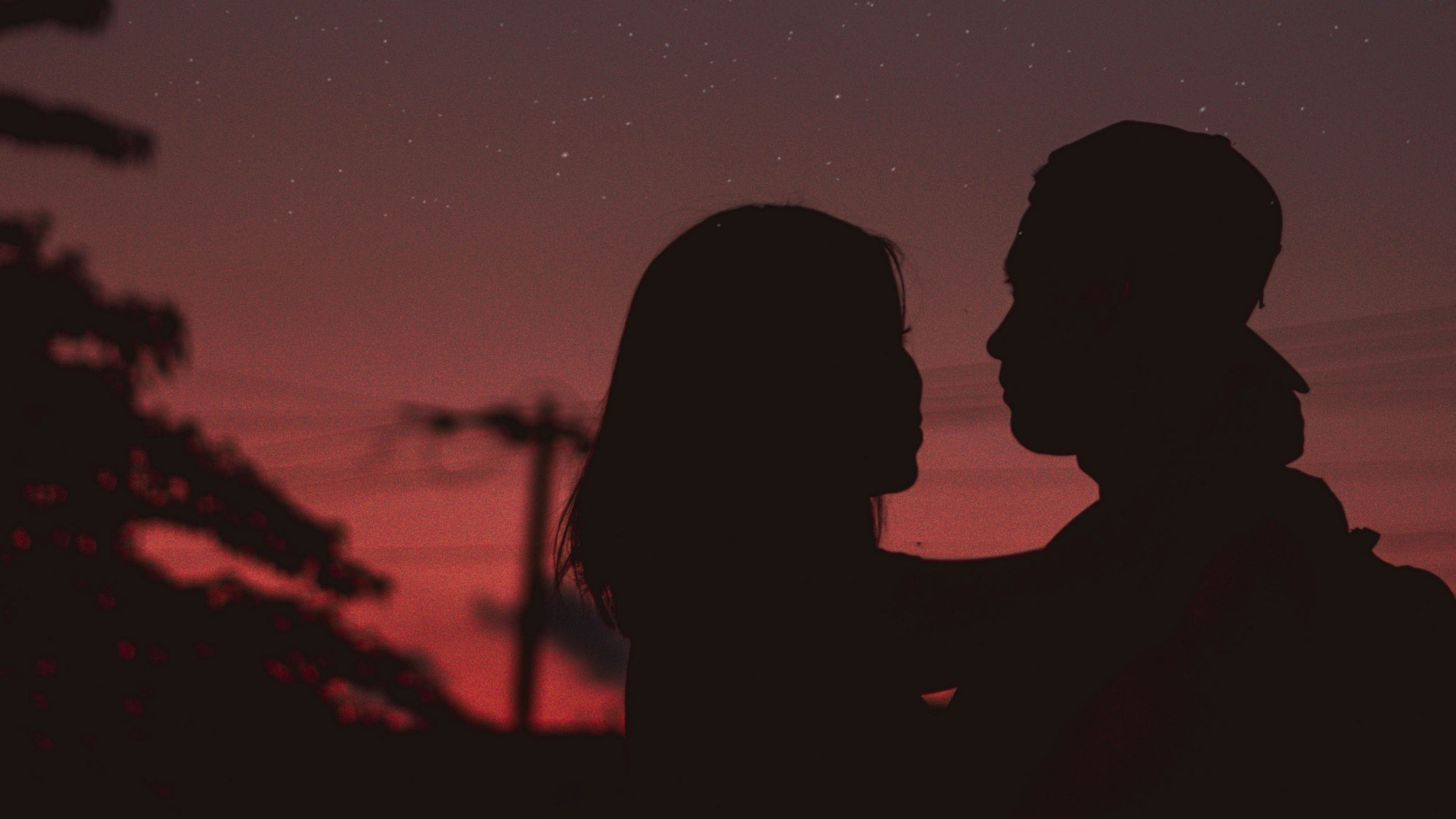 couple, silhouettes, hugs, night, starry sky, 4k, HD Wallpaper