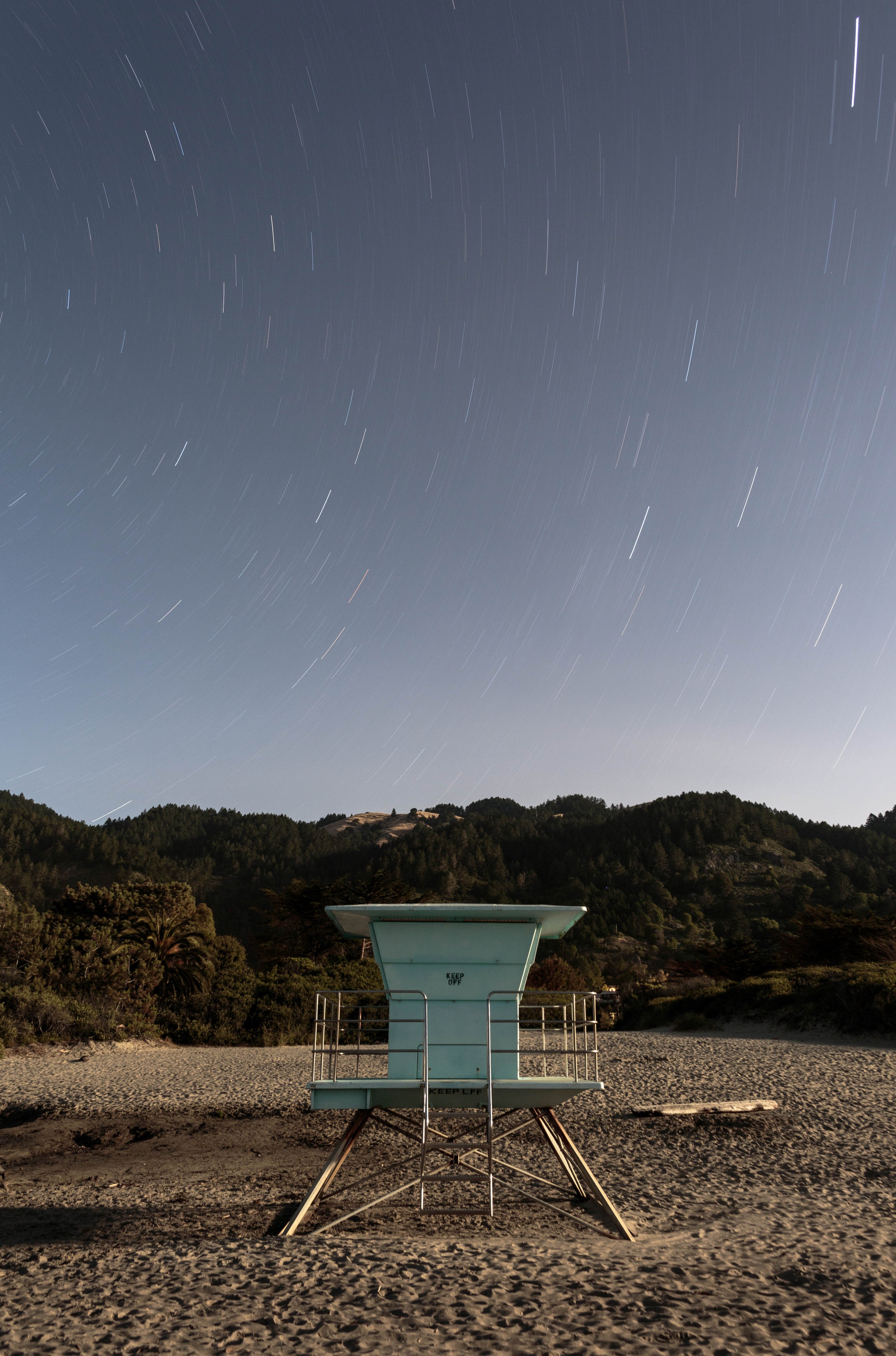 long exposure photo of starry sky over a lifeguard station on the stinson beach, lifeguard watchtower and sky 4k, Phone HD Wallpaper