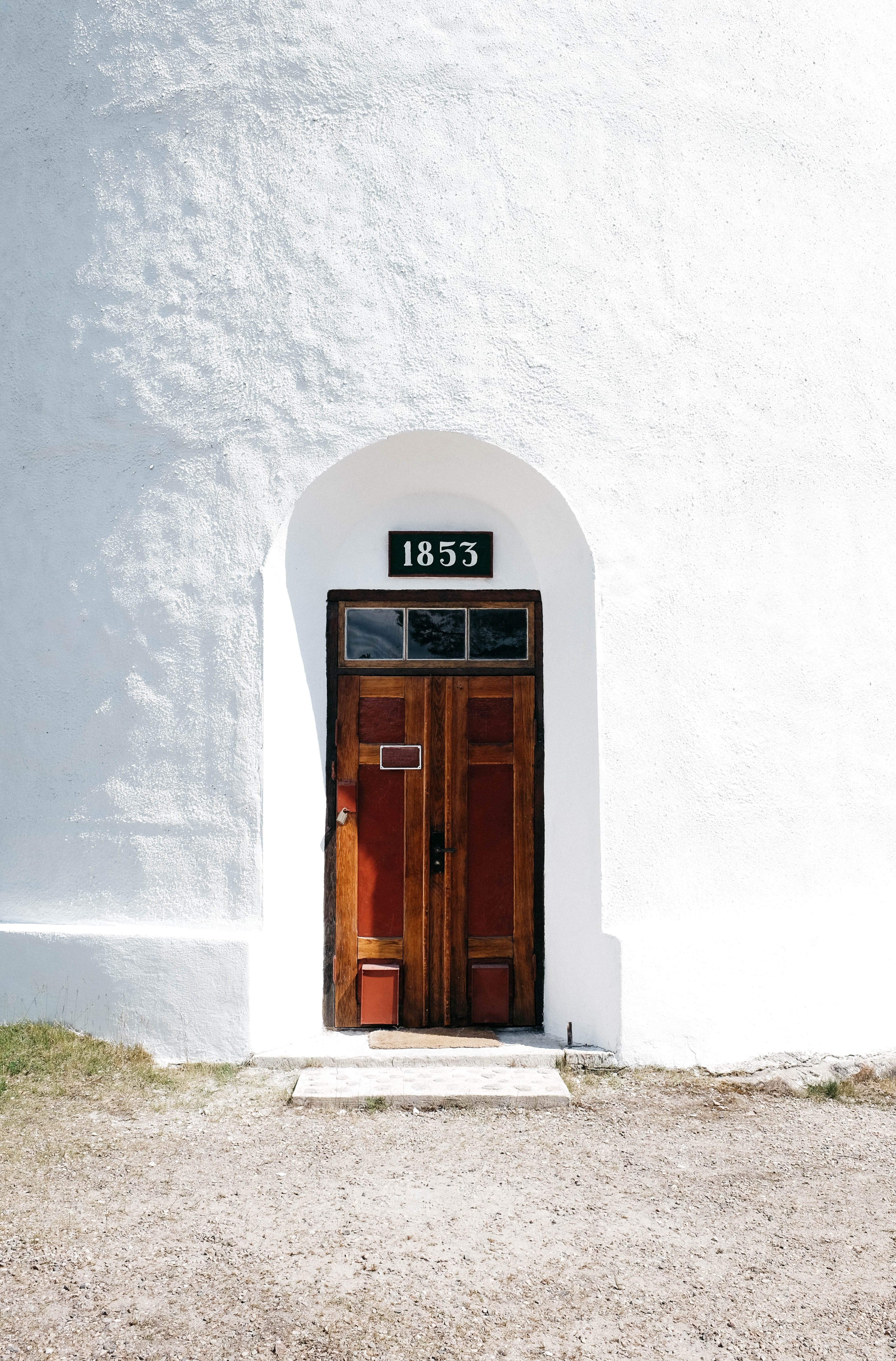 door entrance wooden door and white hd, 4k, Phone HD Wallpaper