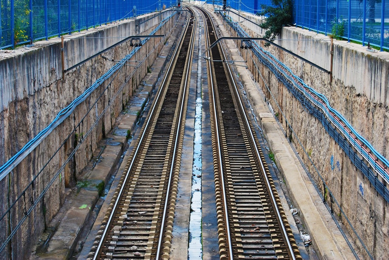 old train tracks form lines against stone walls in the city, urban railroad 4k, HD Wallpaper