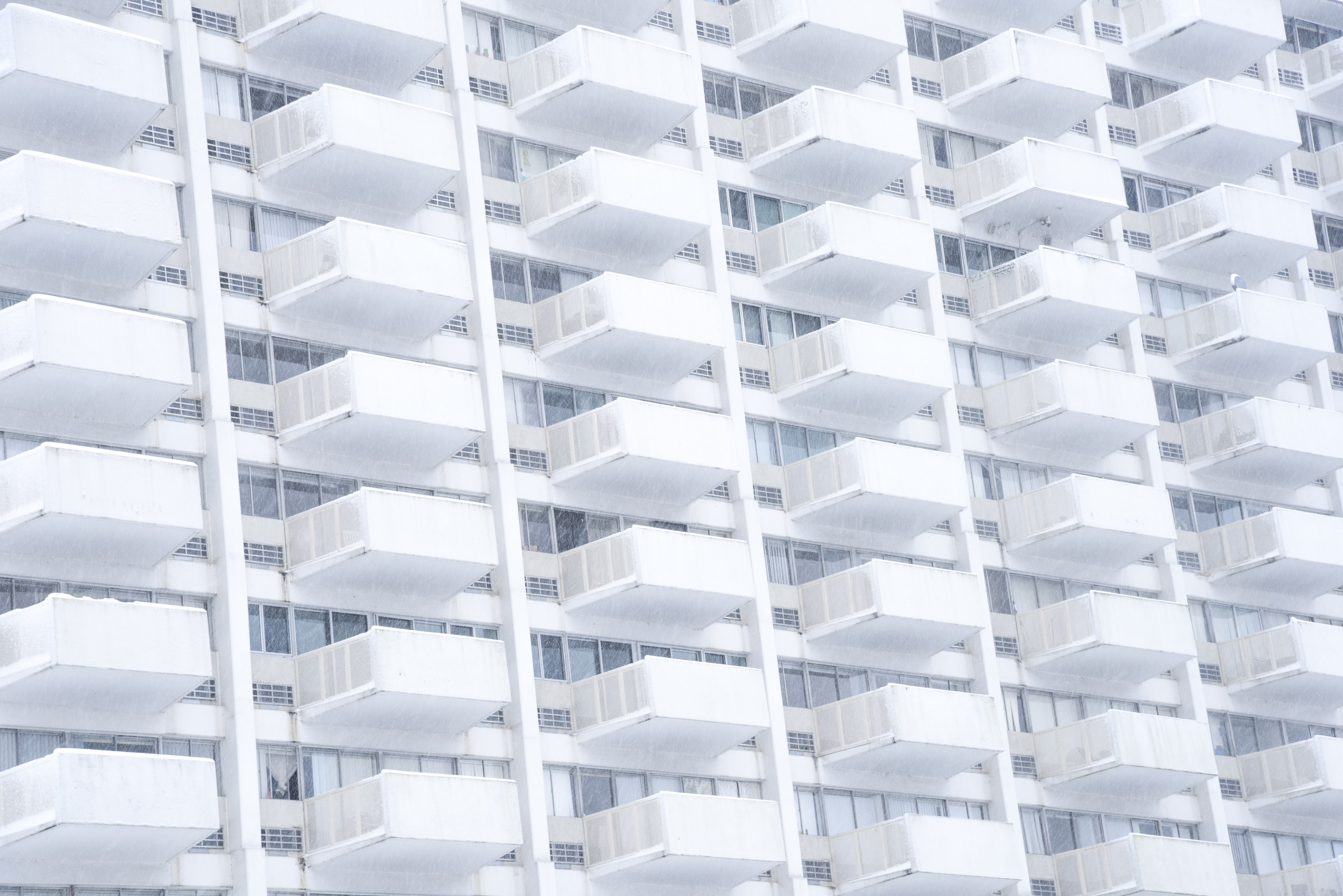 a stern white building facade with identical balconies, stern white balconies 4k, HD Wallpaper