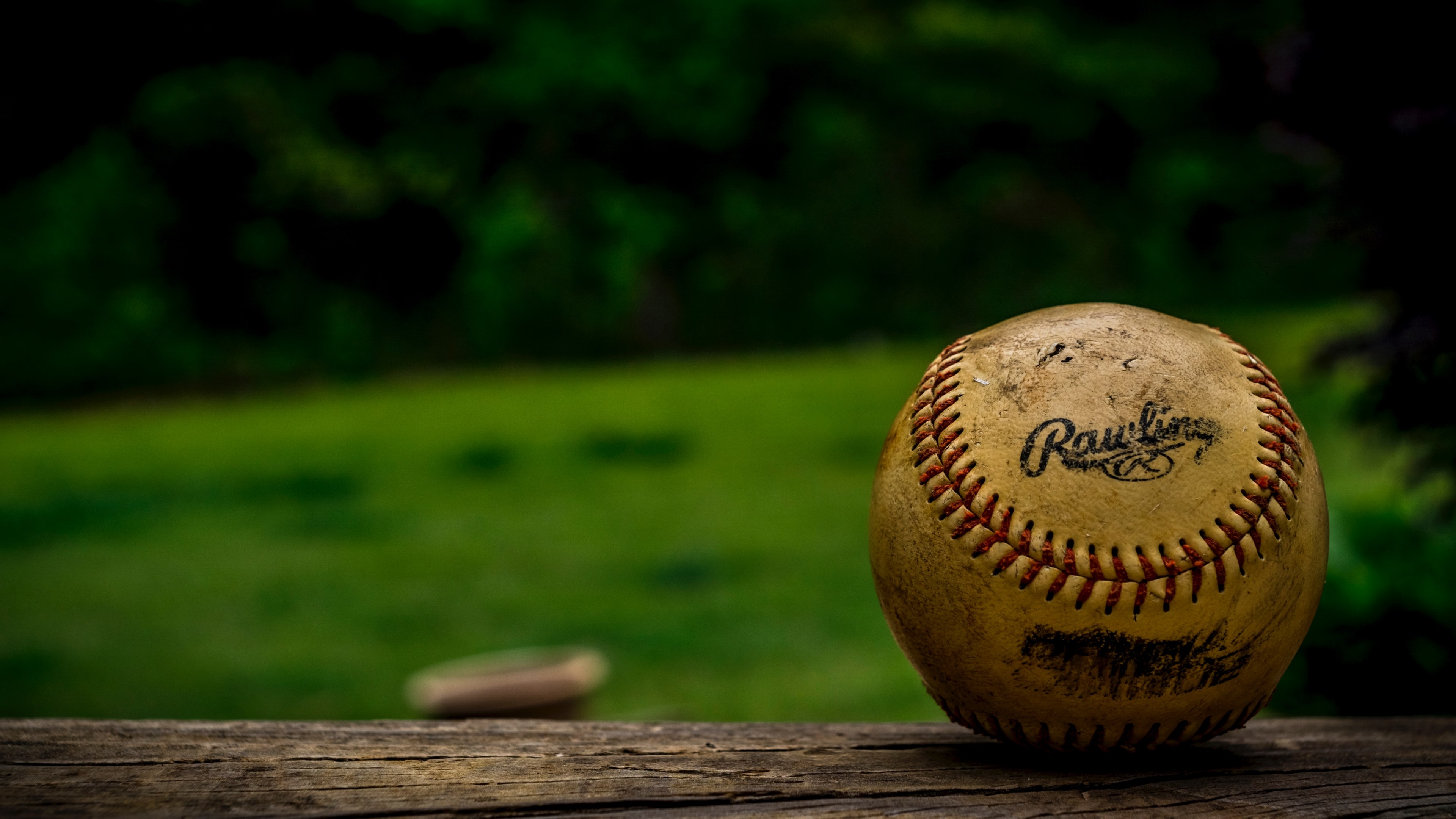 the macro view of an old baseball on a wood surface, macro view of baseball 4k, HD Wallpaper