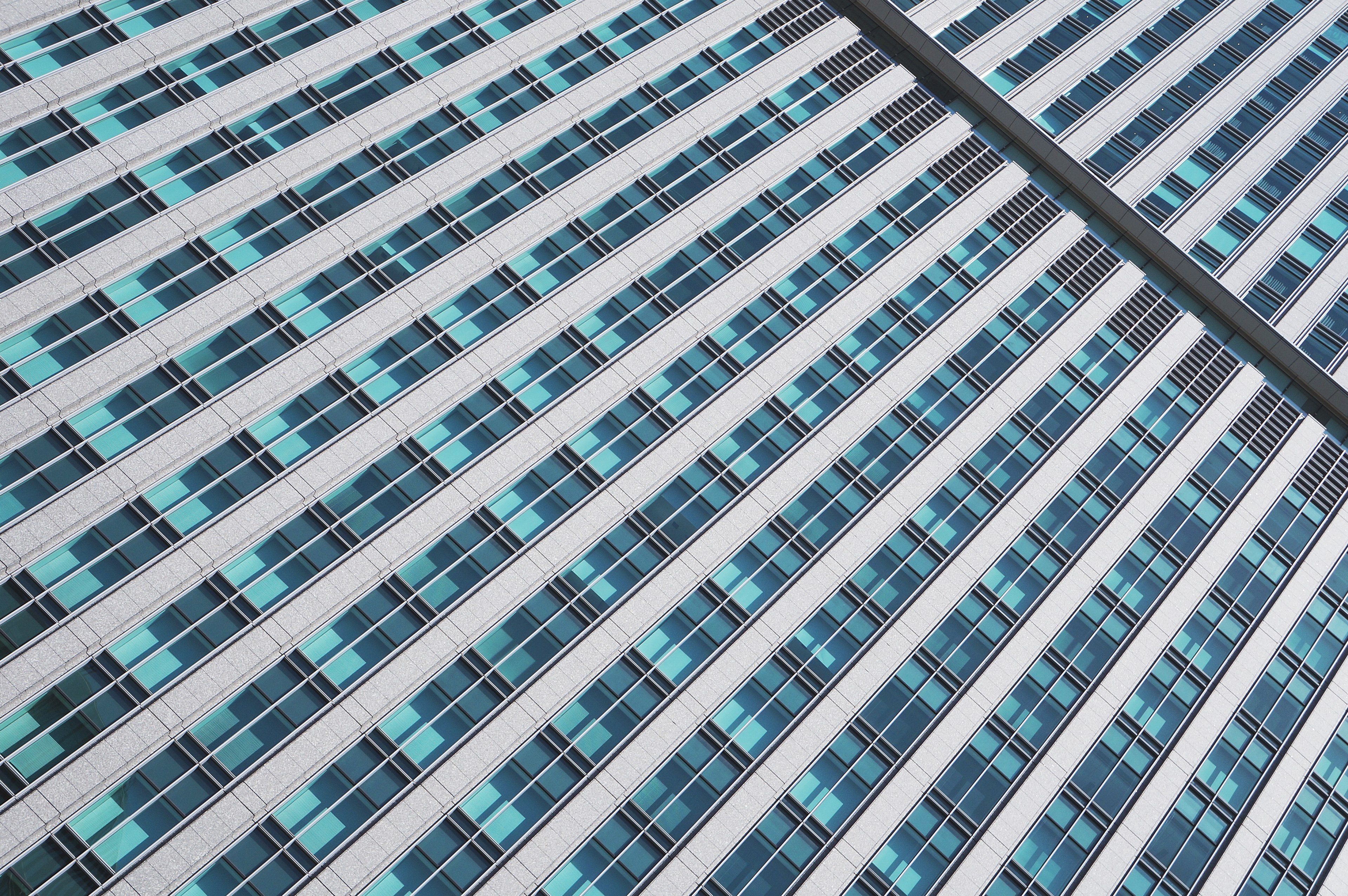 detail photo of a skyscrapers many windows reflecting the blue sky, many reflections 4k, HD Wallpaper