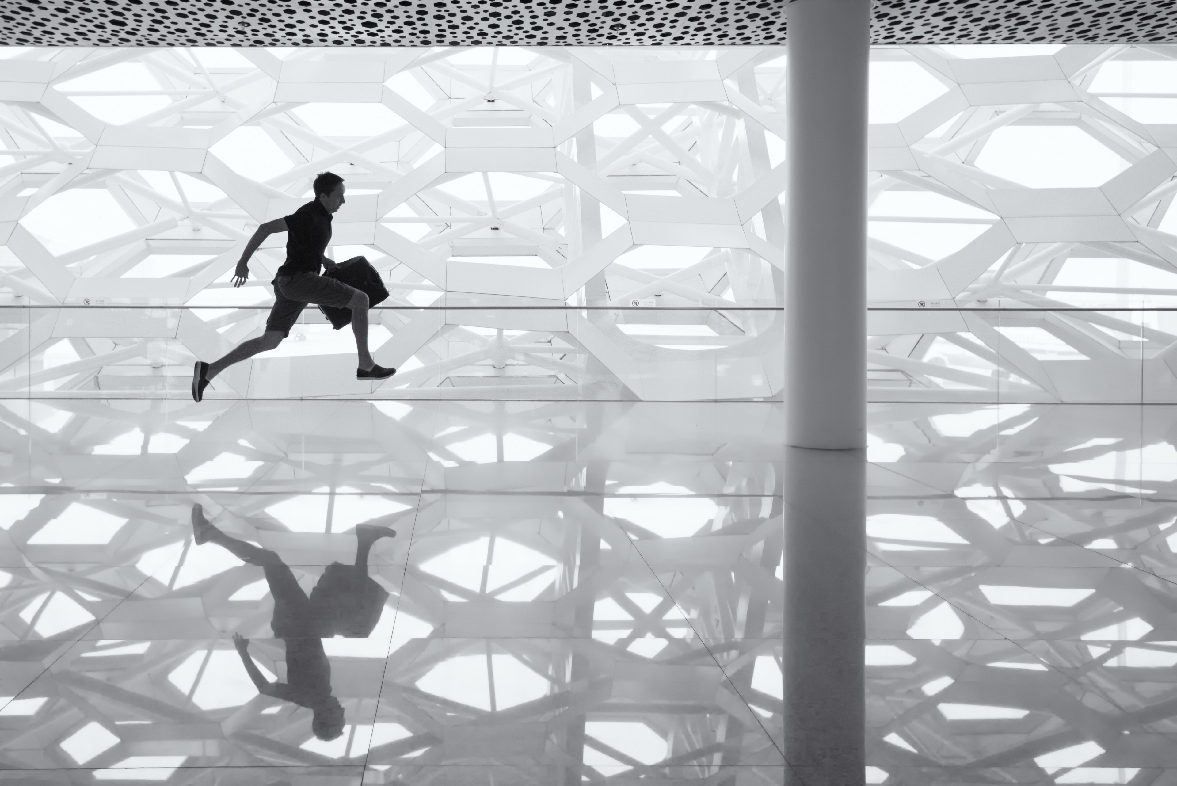 a man running with a briefcase at shenzhen baoan international airport, running in an airport 4k, HD Wallpaper