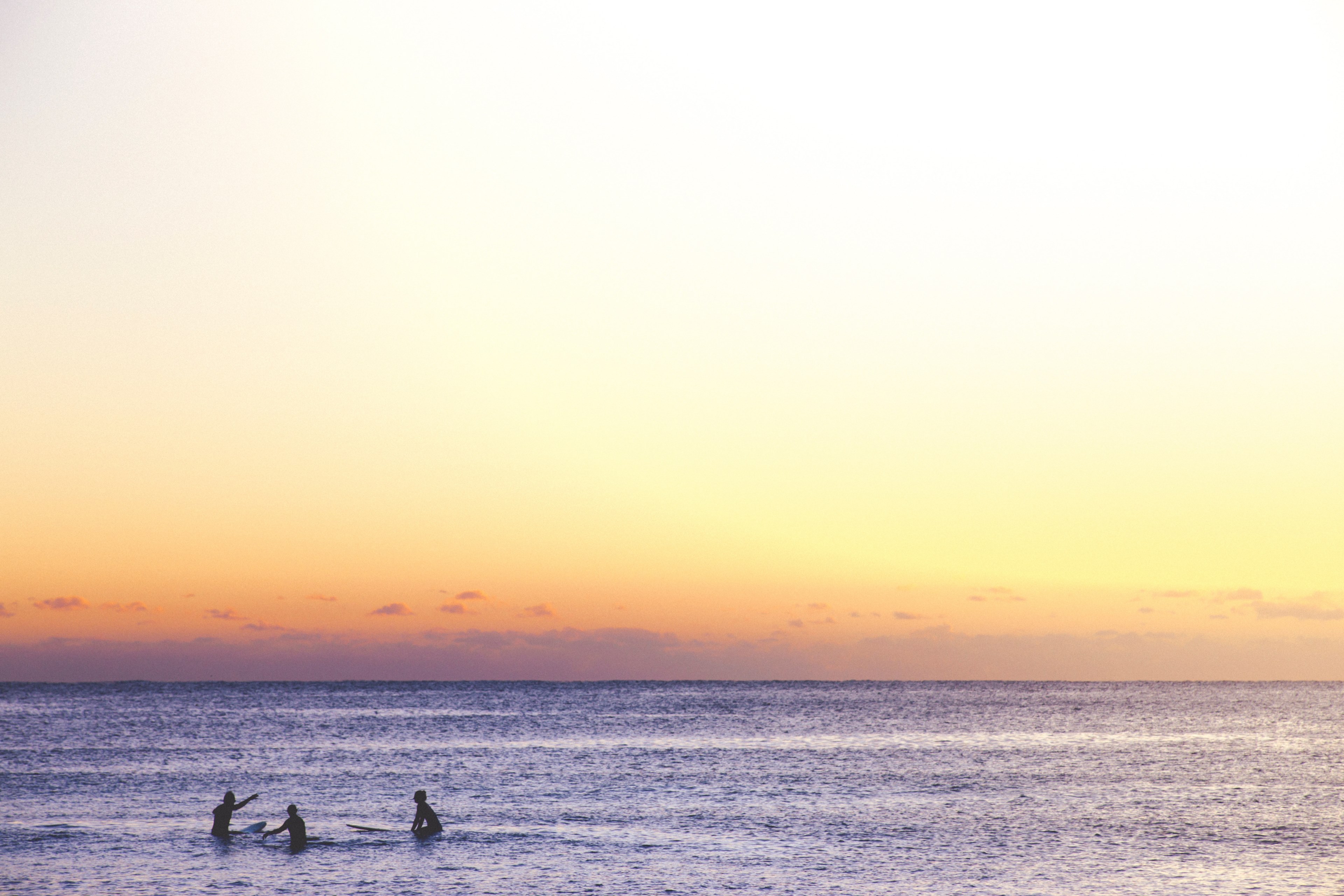 3 people in the calm shallow sea at sydney beach beneath a beautiful orange and purple sunset sky, sydney sunset sea paddling 4k, HD Wallpaper