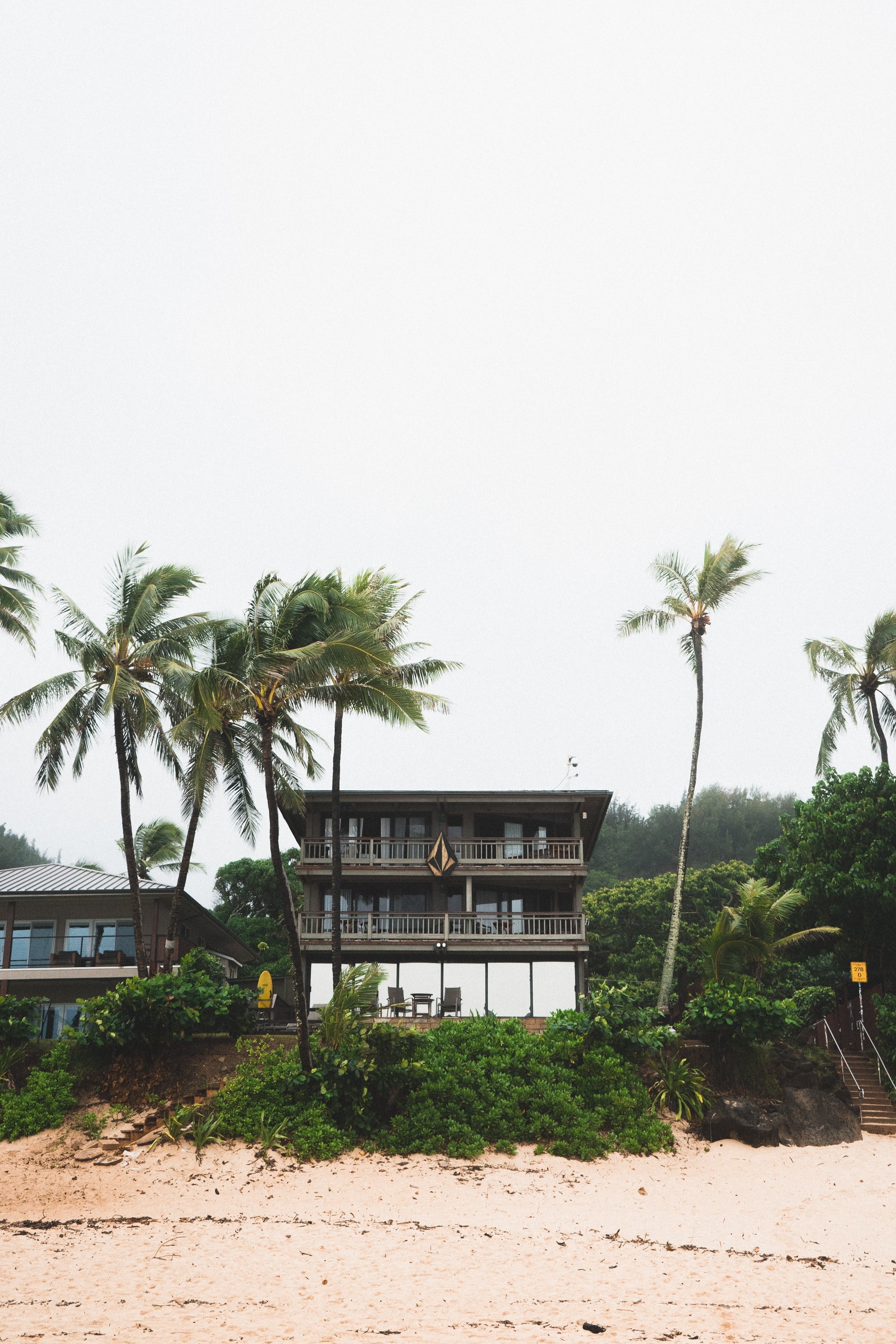 tropical two stories house by the palm trees on the sand beach, beachside house 4k, Phone HD Wallpaper
