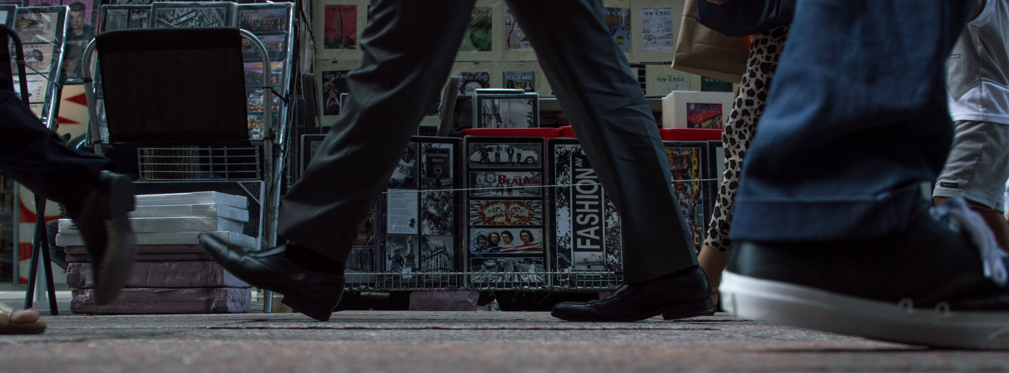 feet walking pedestrian and city 4k, HD Wallpaper