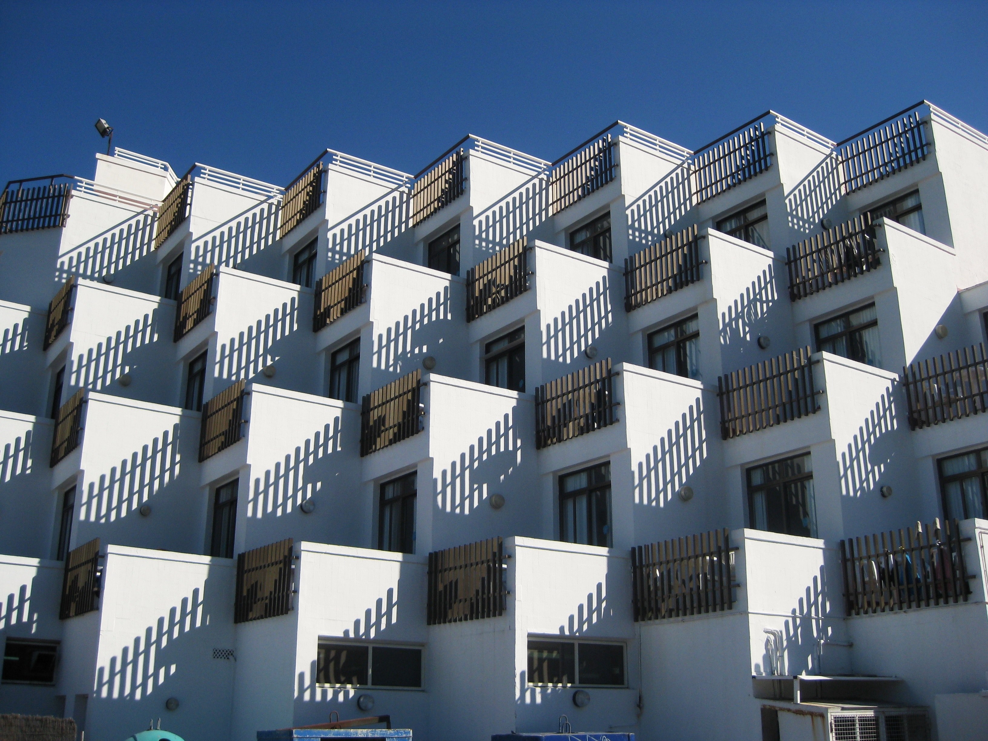 regular rows of small terraces in a white residential building, cubical terraces 4k, HD Wallpaper