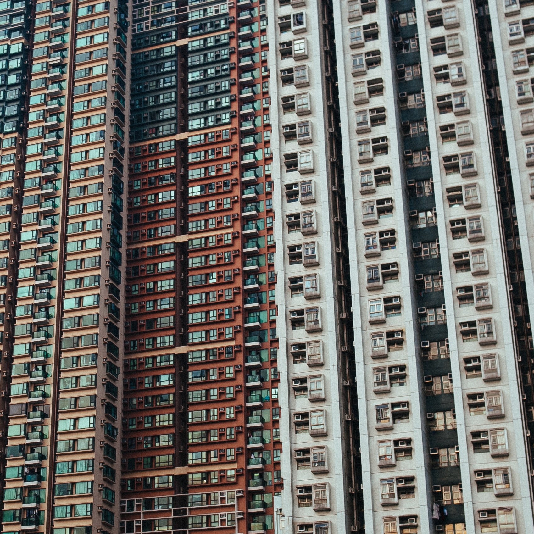 long shot of multi colored high rise apartment buildings with windows, high rise apartment windows 4k, HD Wallpaper