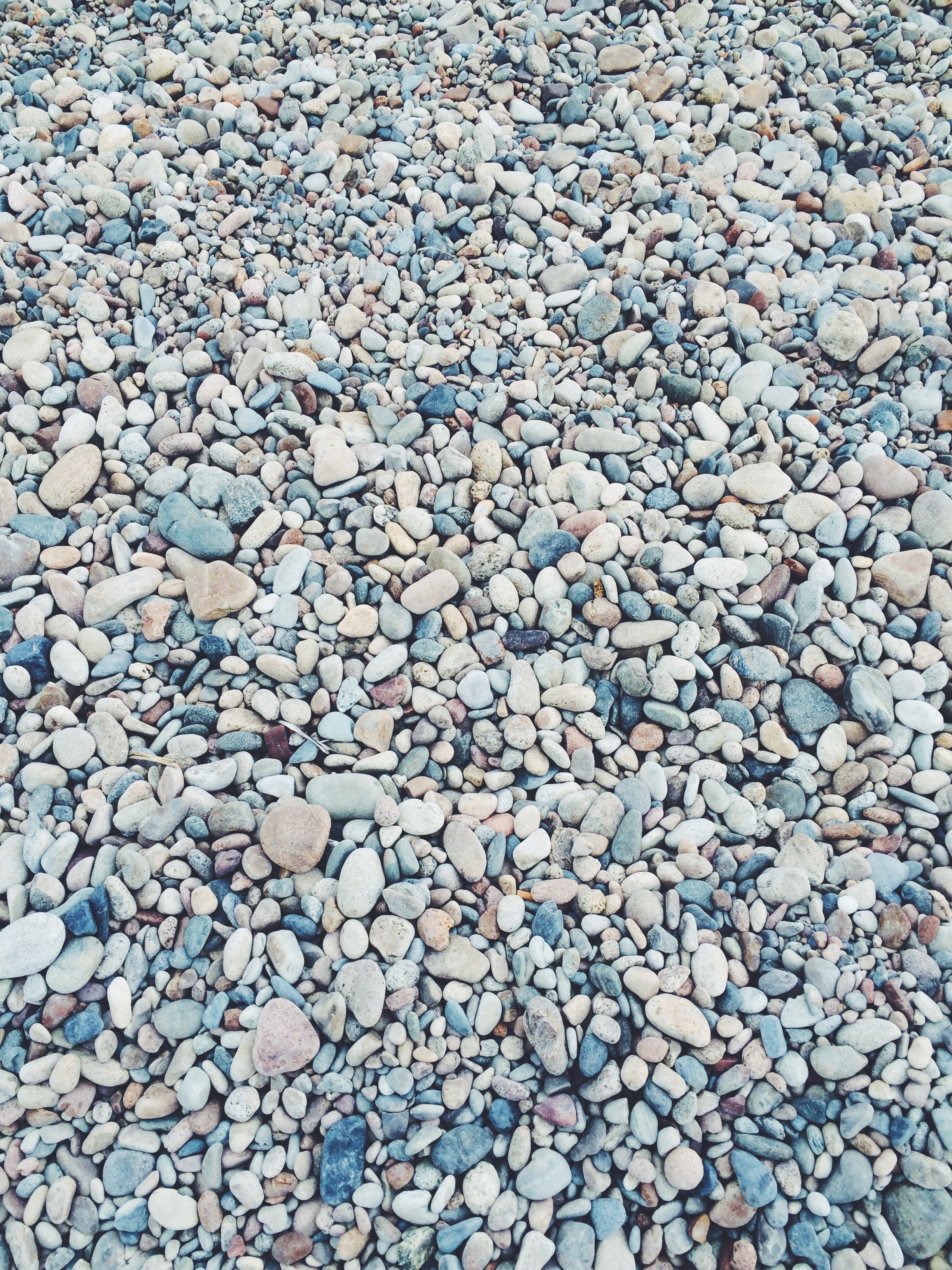 beach rocks and pebbles at posolskoe respublika buryatiya rossiya, beach rocks and pebbles 4k, Phone HD Wallpaper