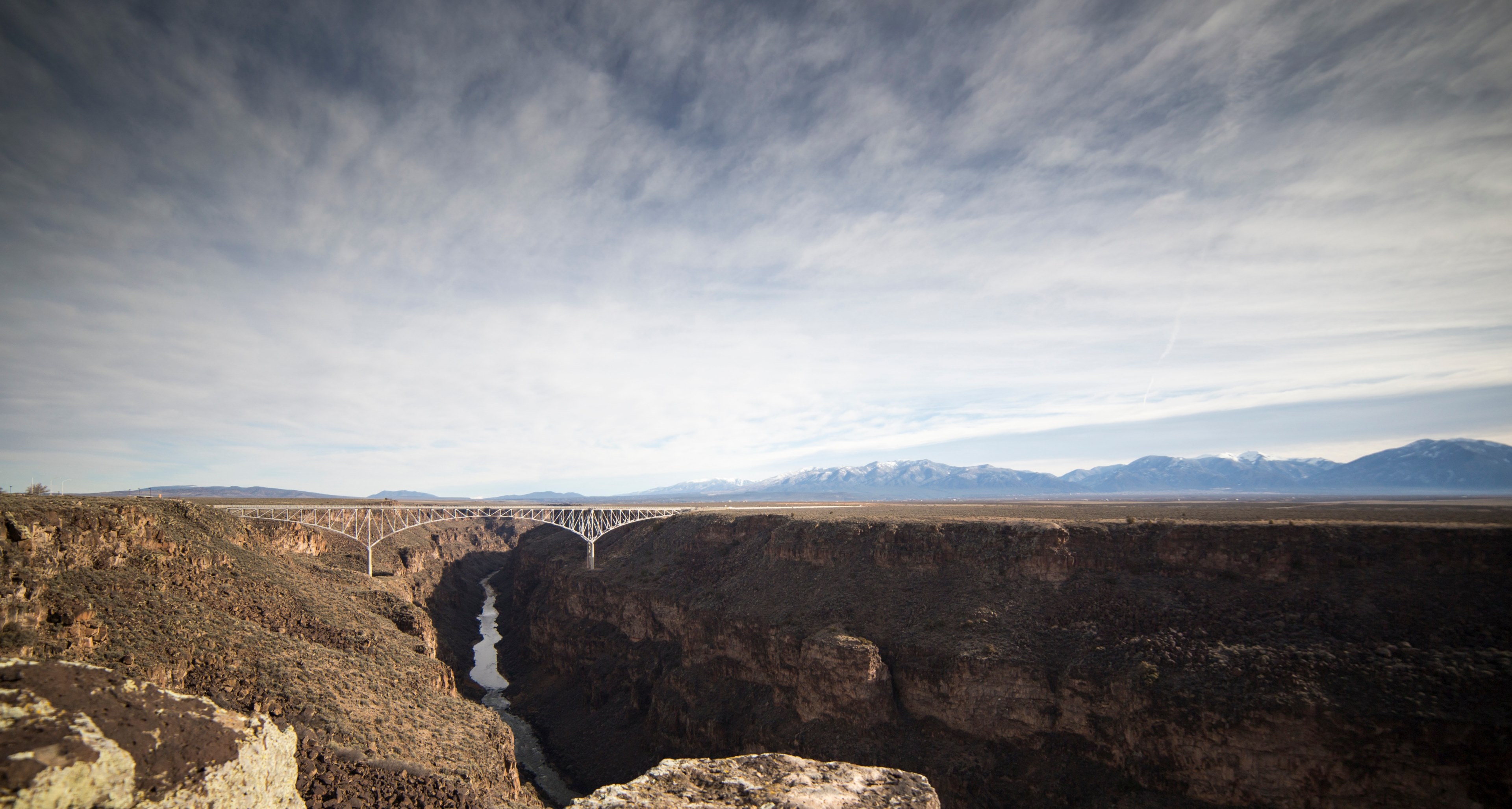 a distant view of a white bridge over a steep ravine, bridging the abyss 4k, HD Wallpaper