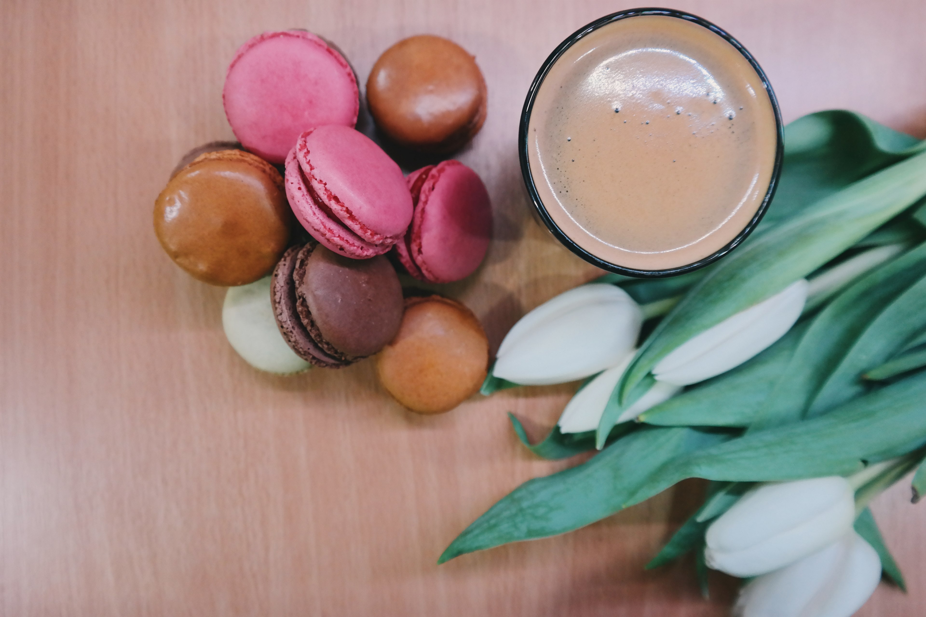 macaroons tulips and a cup of coffee in oradea, oradea macaroons 4k, HD Wallpaper