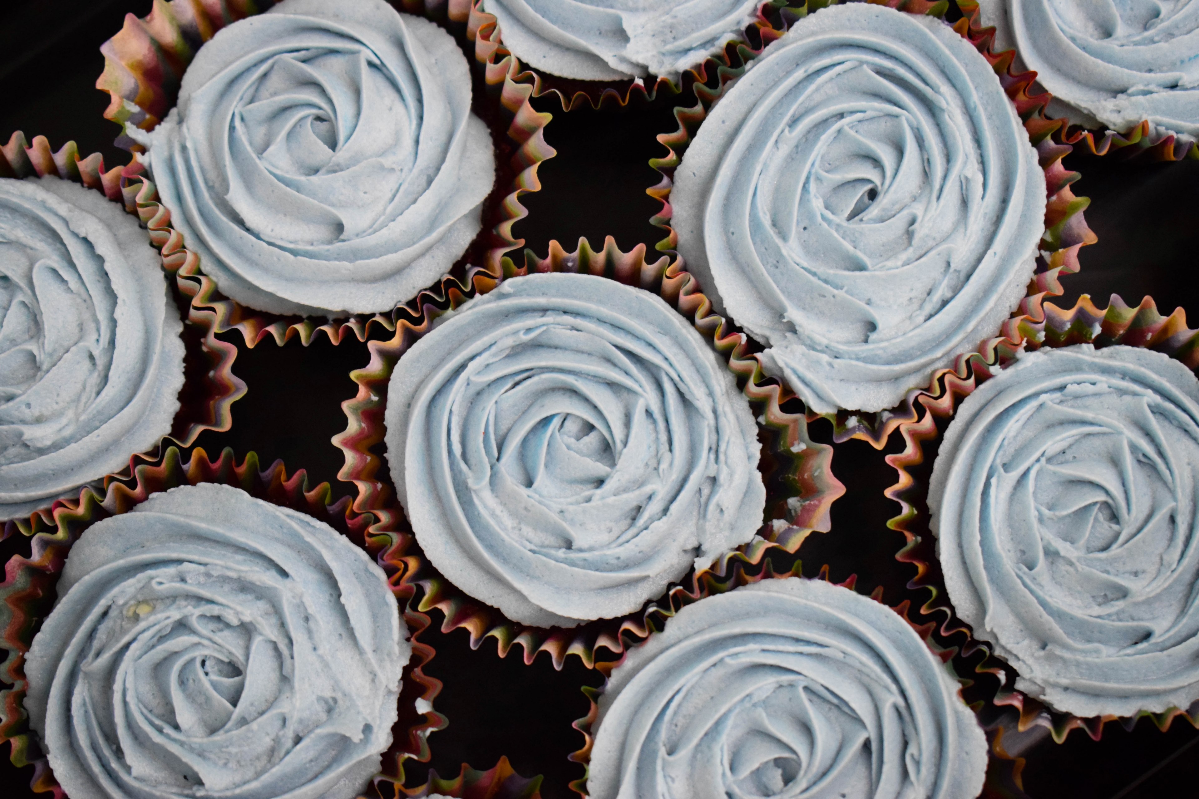 cupcakes decorated with gray frosting to look like icing flowers, treat yourself 4k, HD Wallpaper