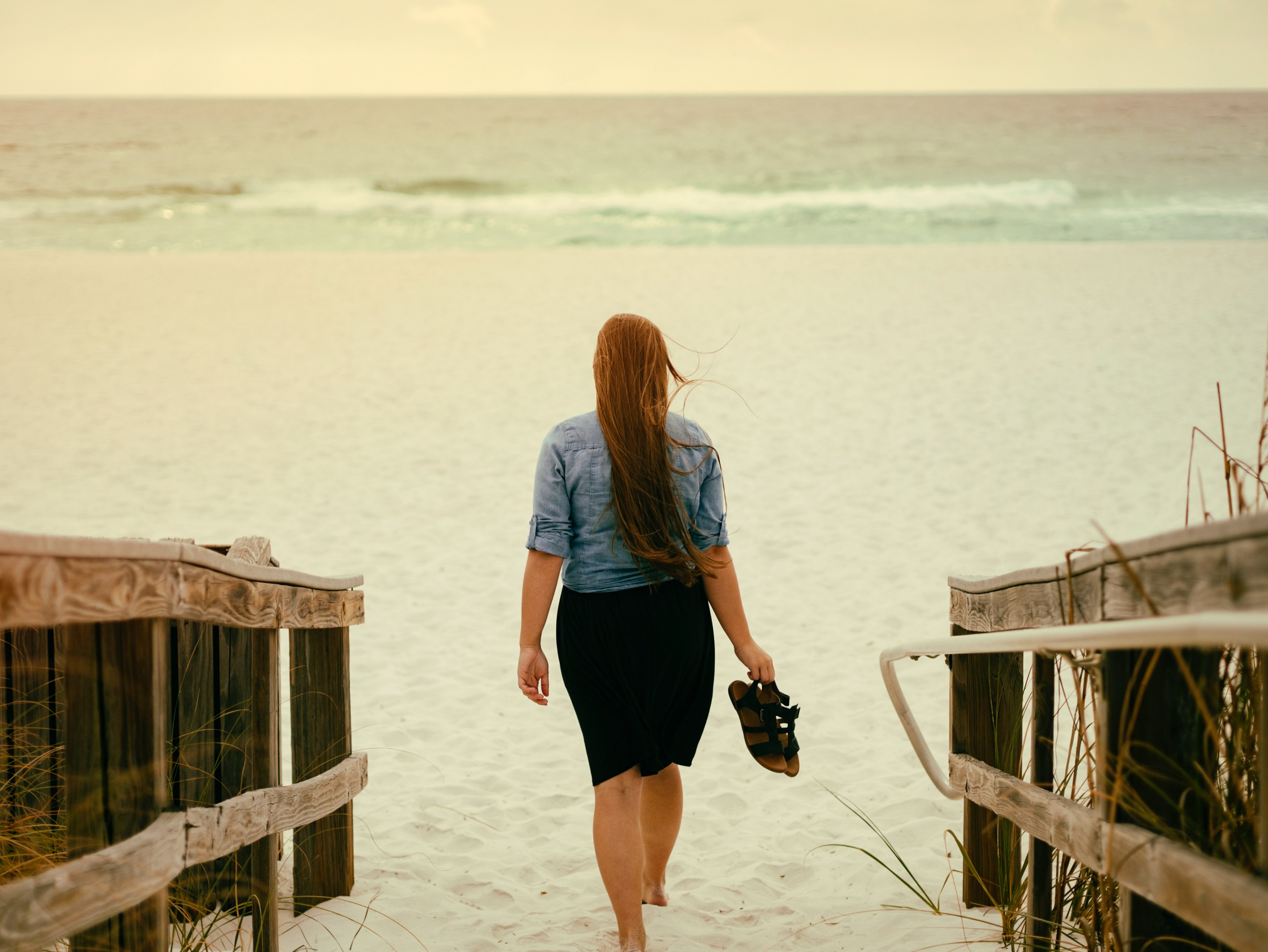 senior walk pier and wafe 4k, HD Wallpaper