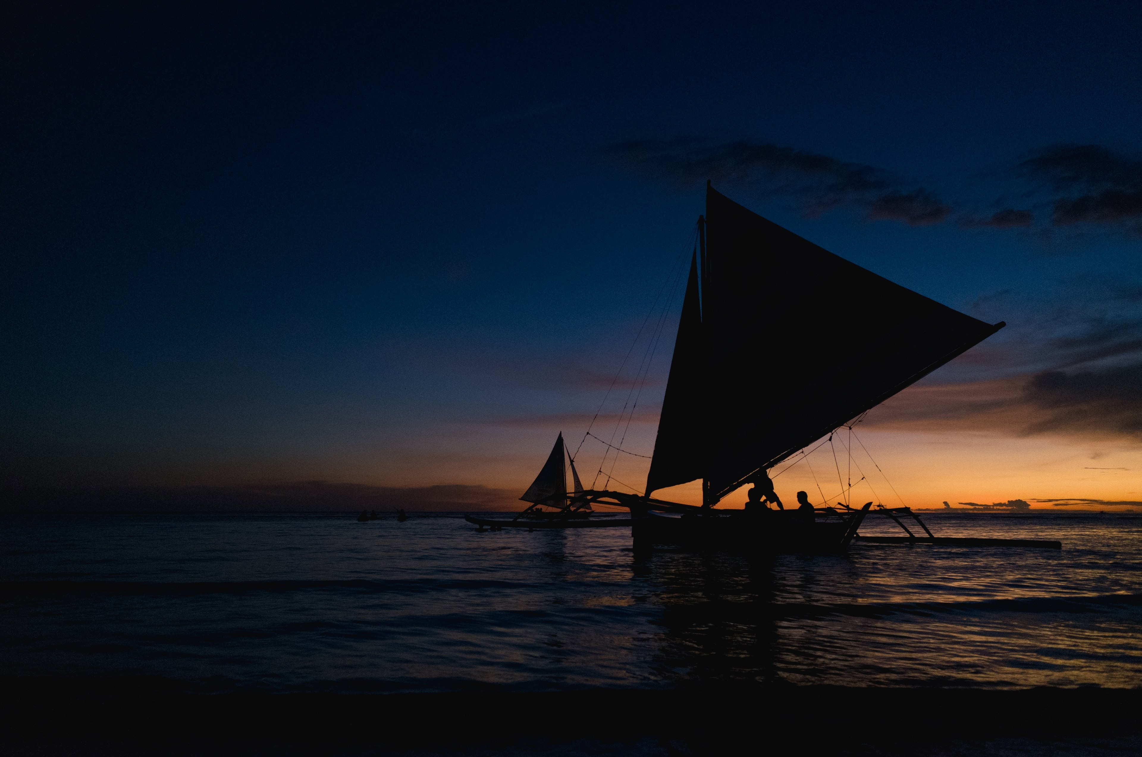 sunset water boat and sail 4k, HD Wallpaper