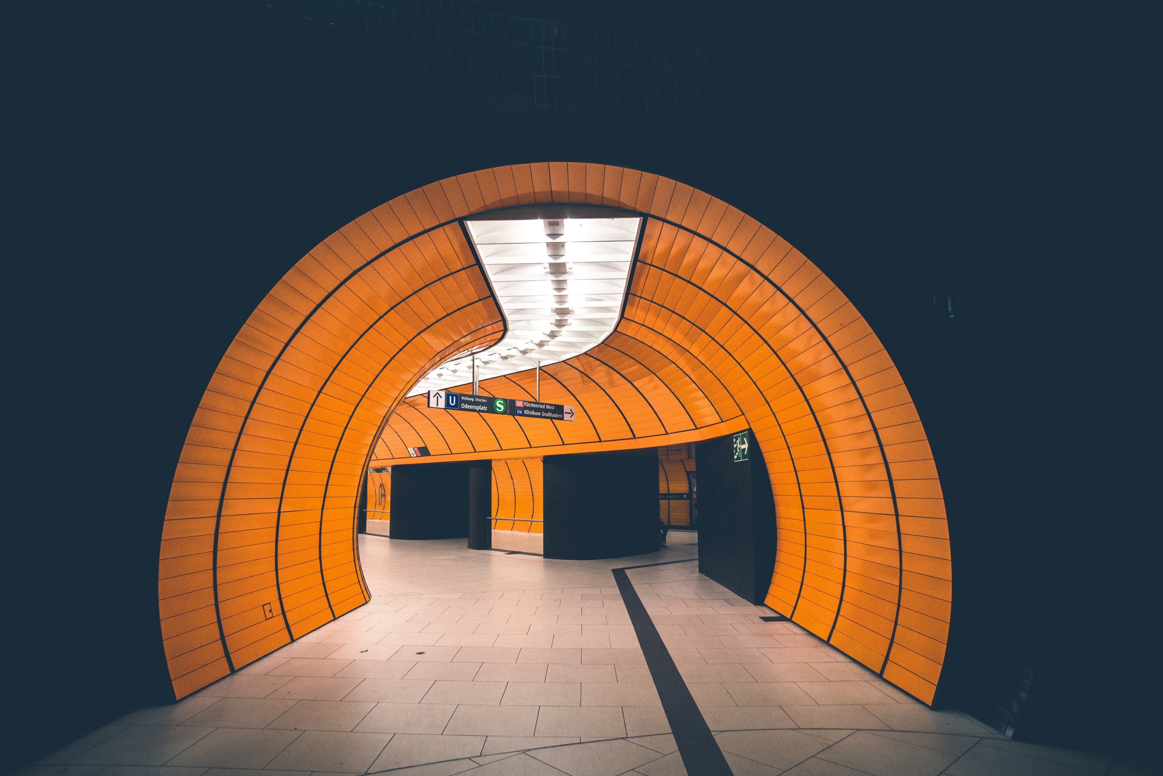 an underground passage in the subway, underground passage in munich 4k, HD Wallpaper