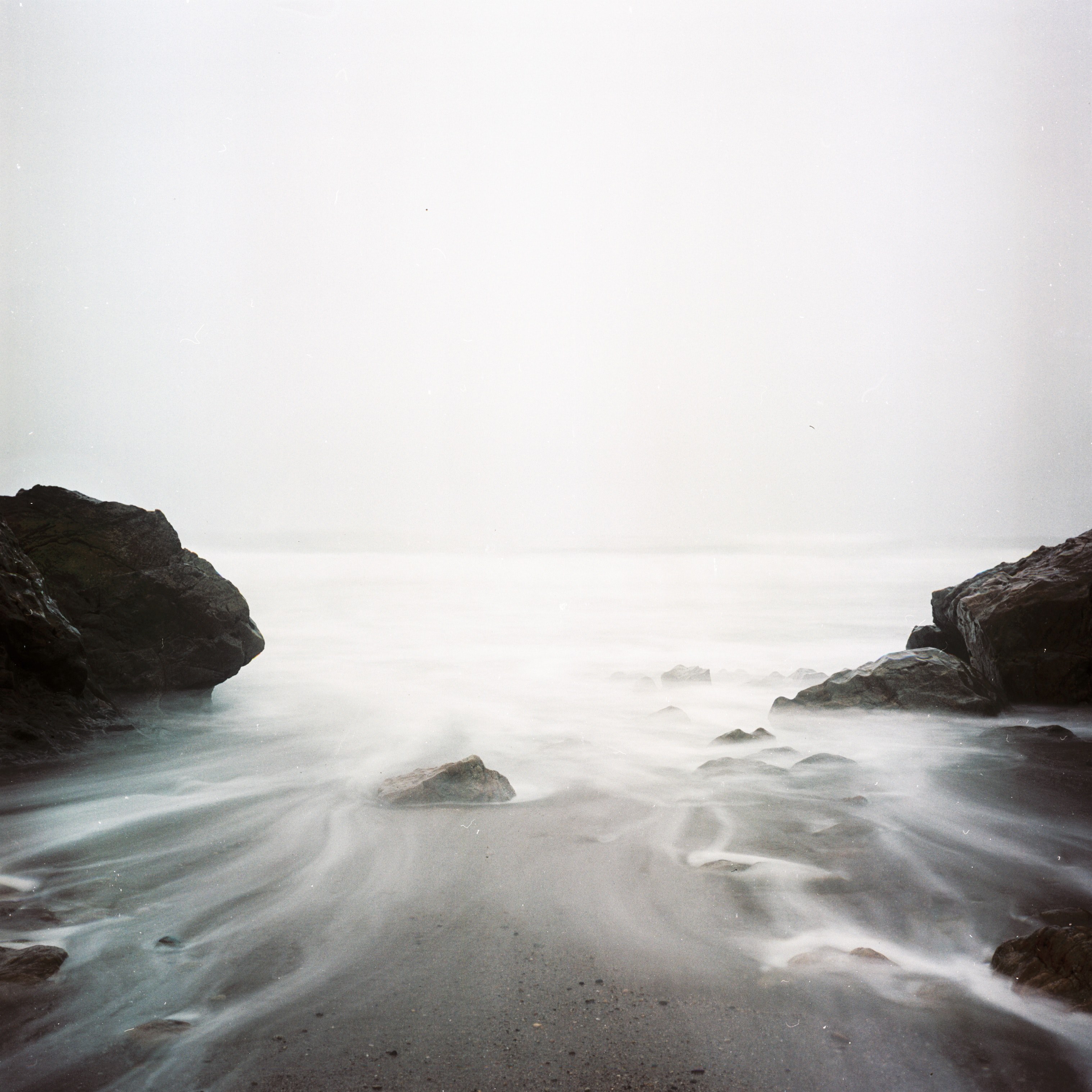 long exposure photo of the ocean coming in the rocky bay, sea salt 4k, HD Wallpaper