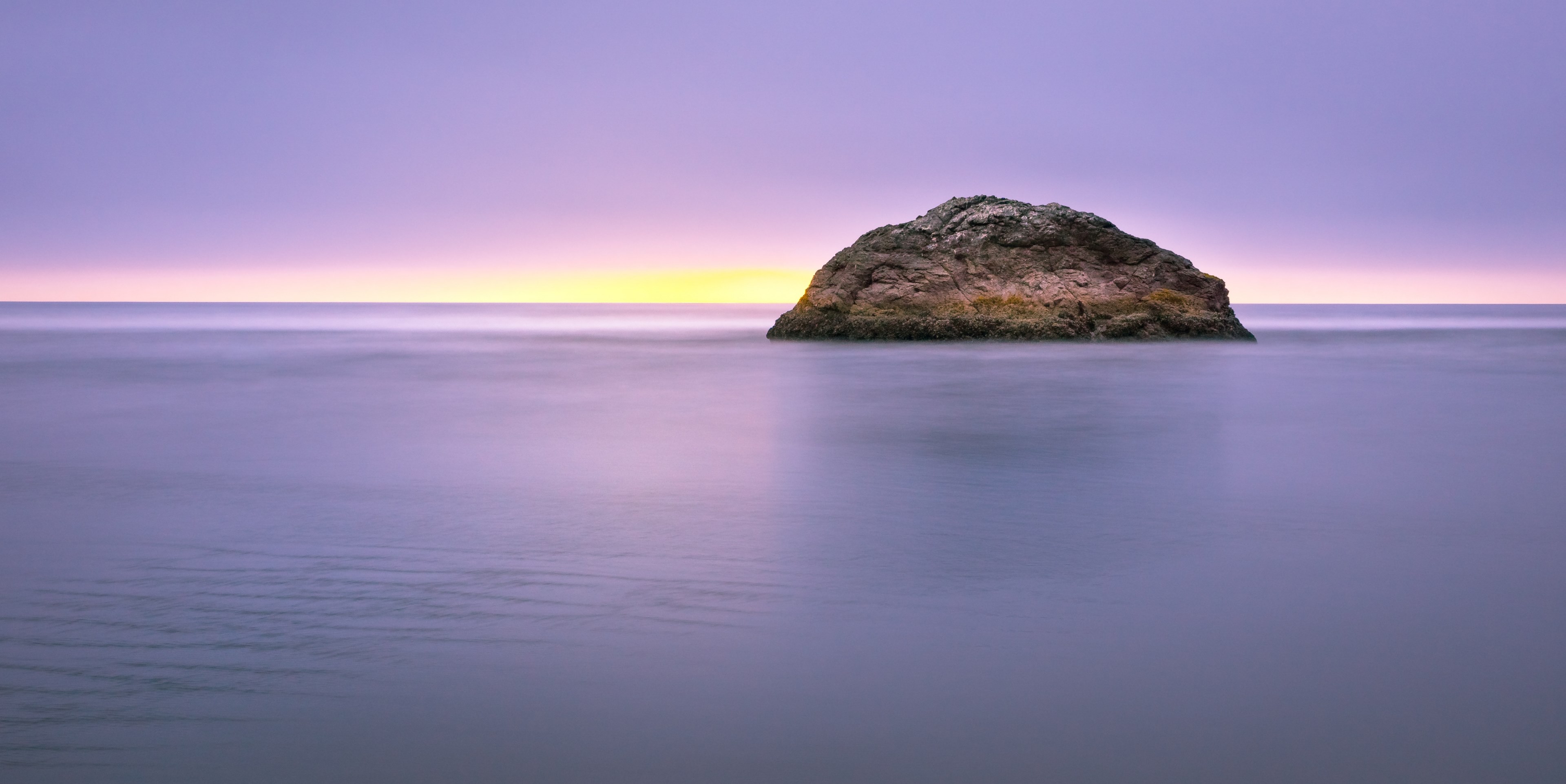 a sunset behind a single rock in the tranquil sea of moonstone beach road trinidad united states, sunset behind the rock 4k, HD Wallpaper